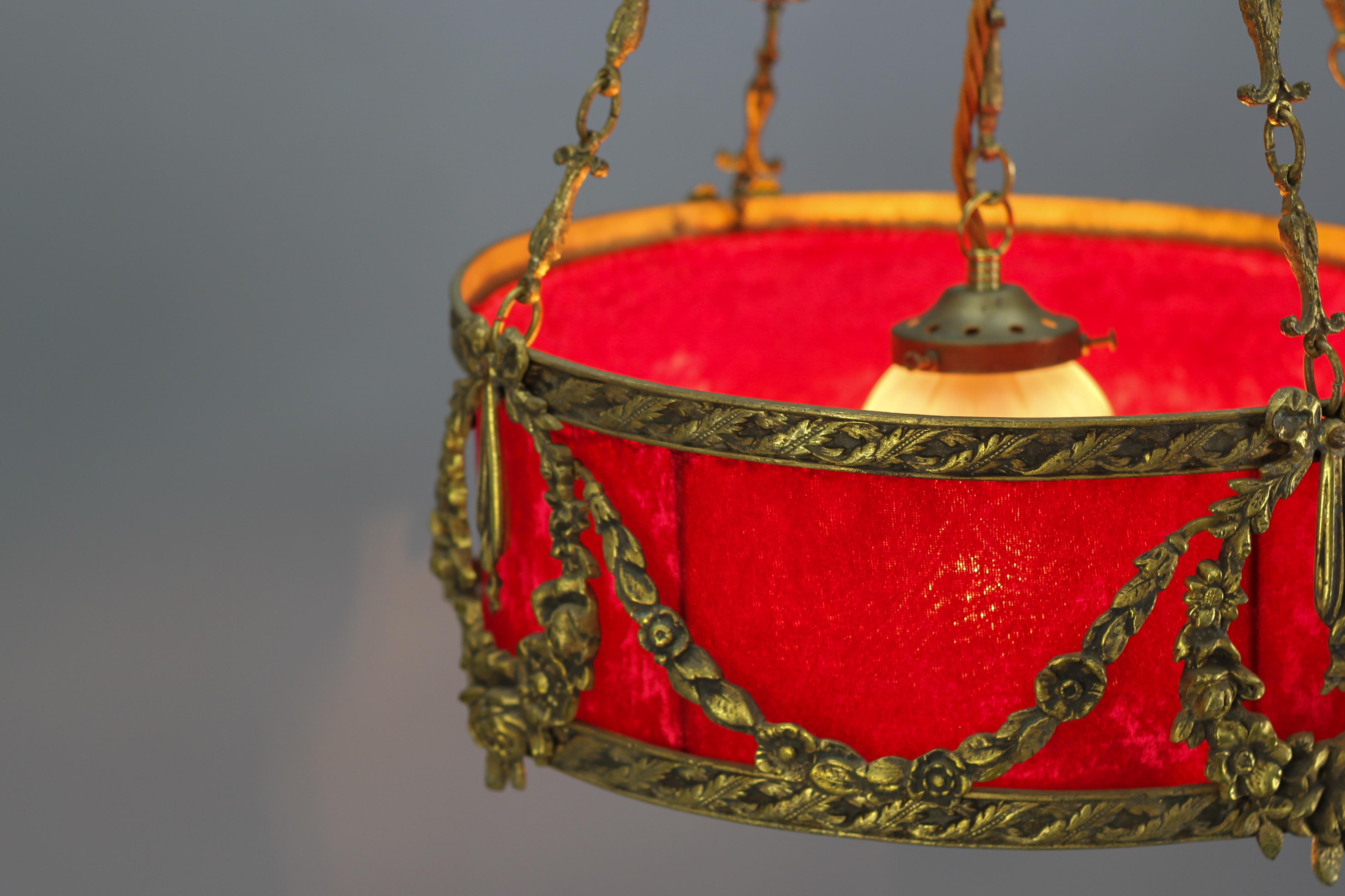 French Louis XVI Style Bronze and Red Fabric Shade Pendant Chandelier, 1920s For Sale 5