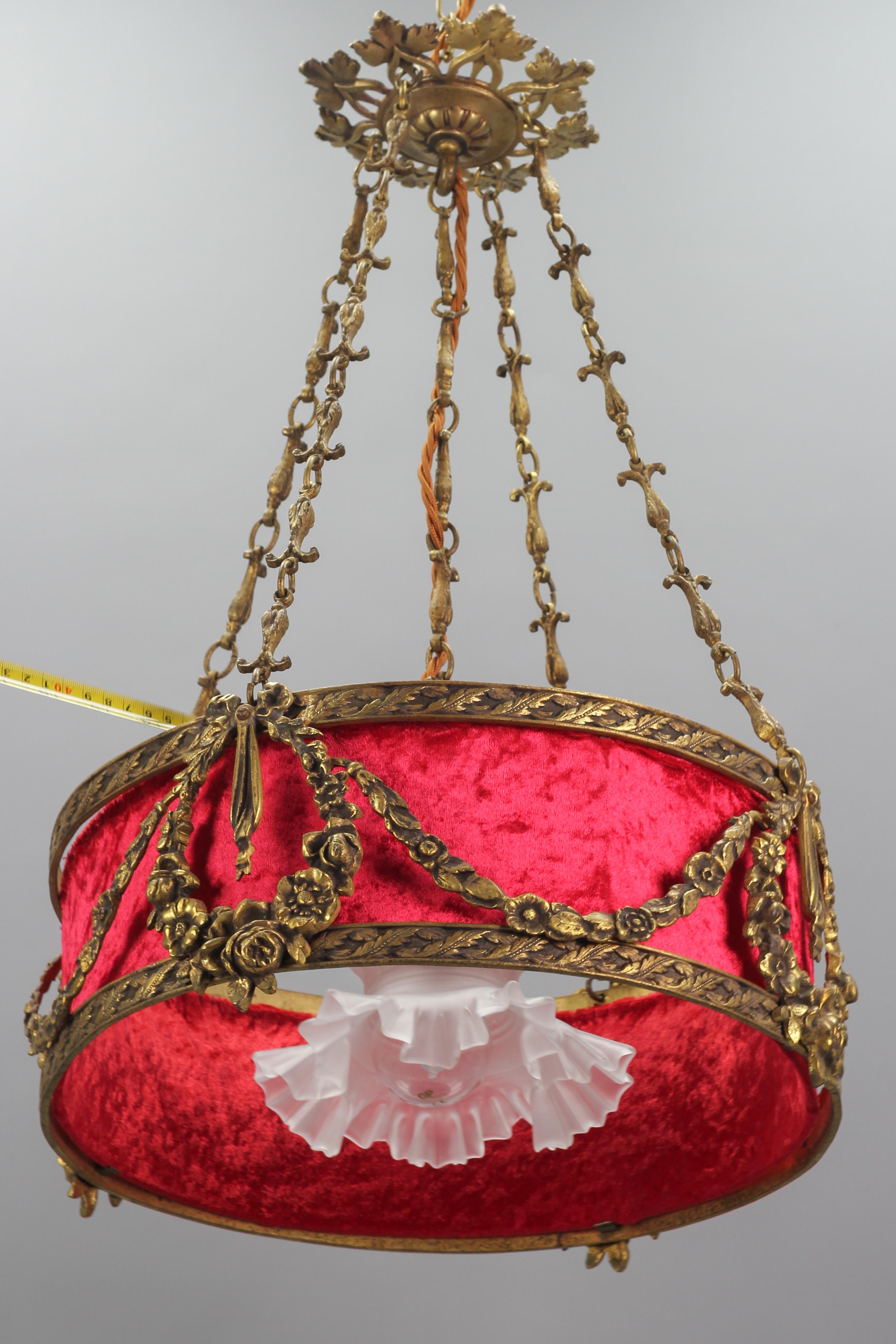 French Louis XVI Style Bronze and Red Fabric Shade Pendant Chandelier, 1920s For Sale 13