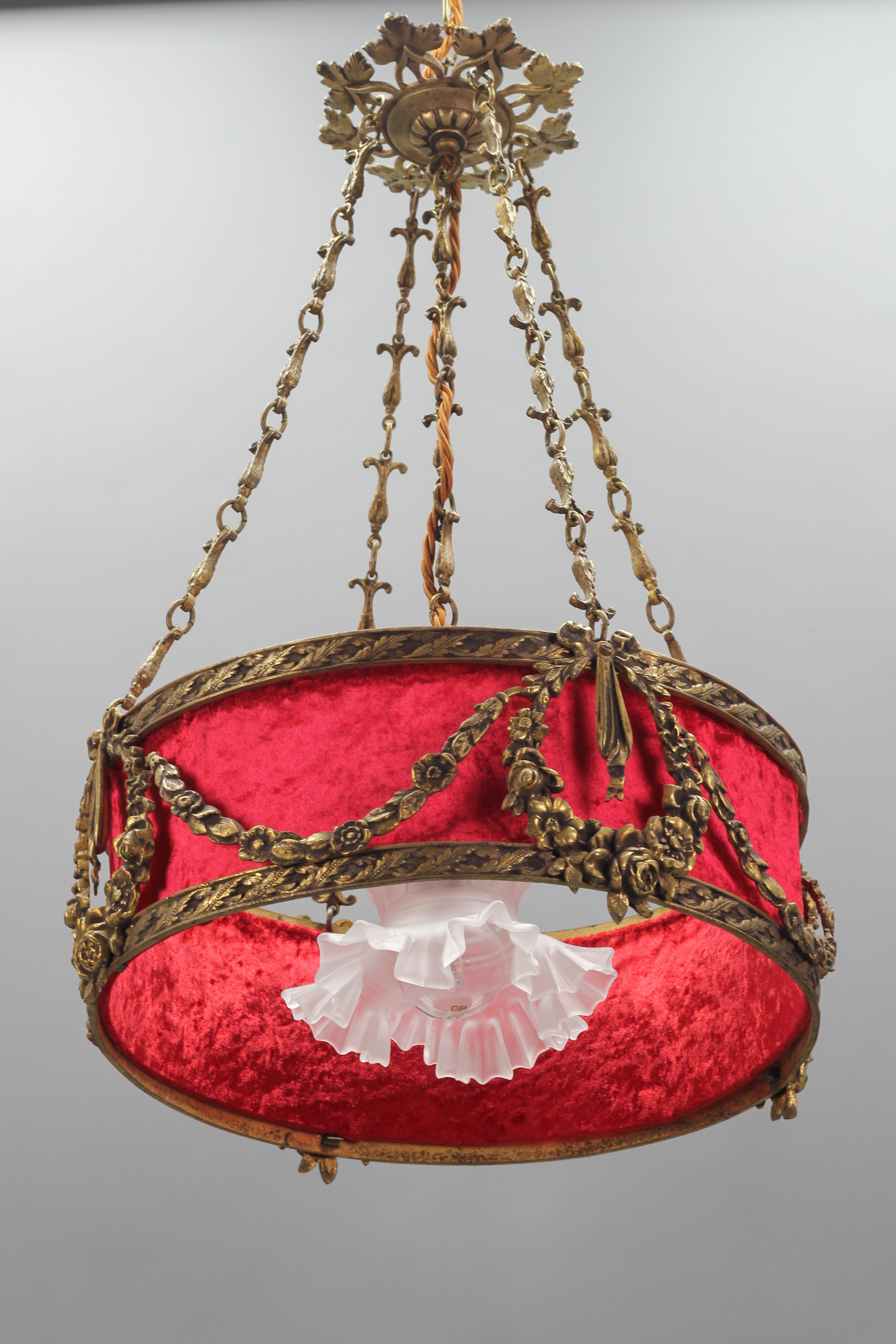 Early 20th Century French Louis XVI Style Bronze and Red Fabric Shade Pendant Chandelier, 1920s For Sale