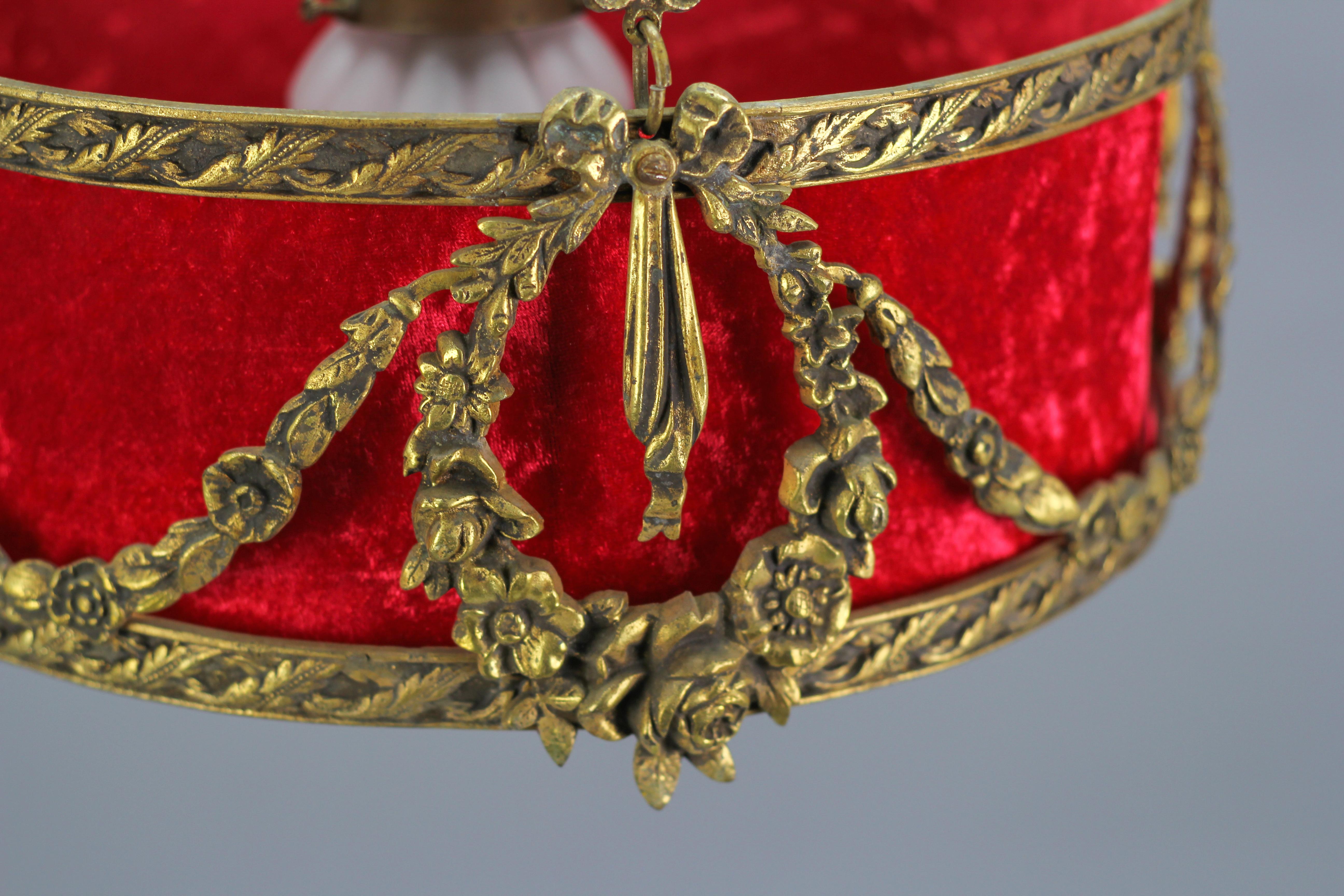 French Louis XVI Style Bronze and Red Fabric Shade Pendant Chandelier, 1920s For Sale 1