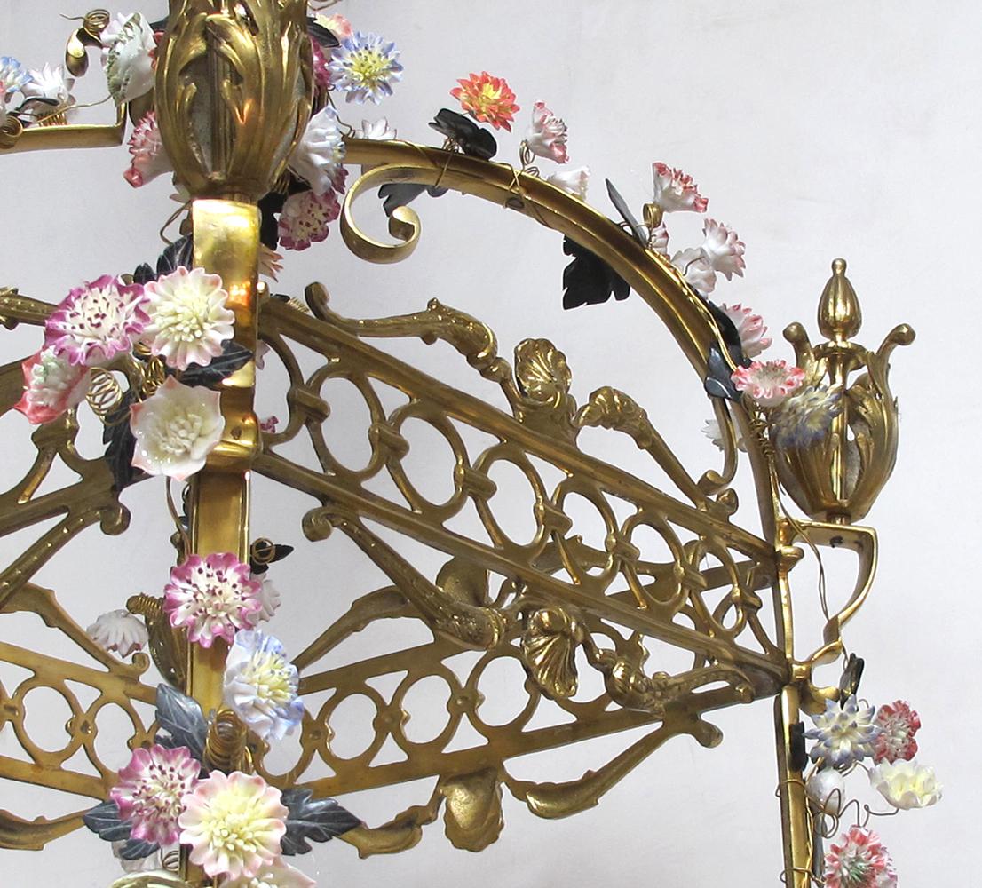 Französischer Louis XVI Stil Bronze Doré 4-Licht Laterne mit Porzellan Blumen im Angebot 1