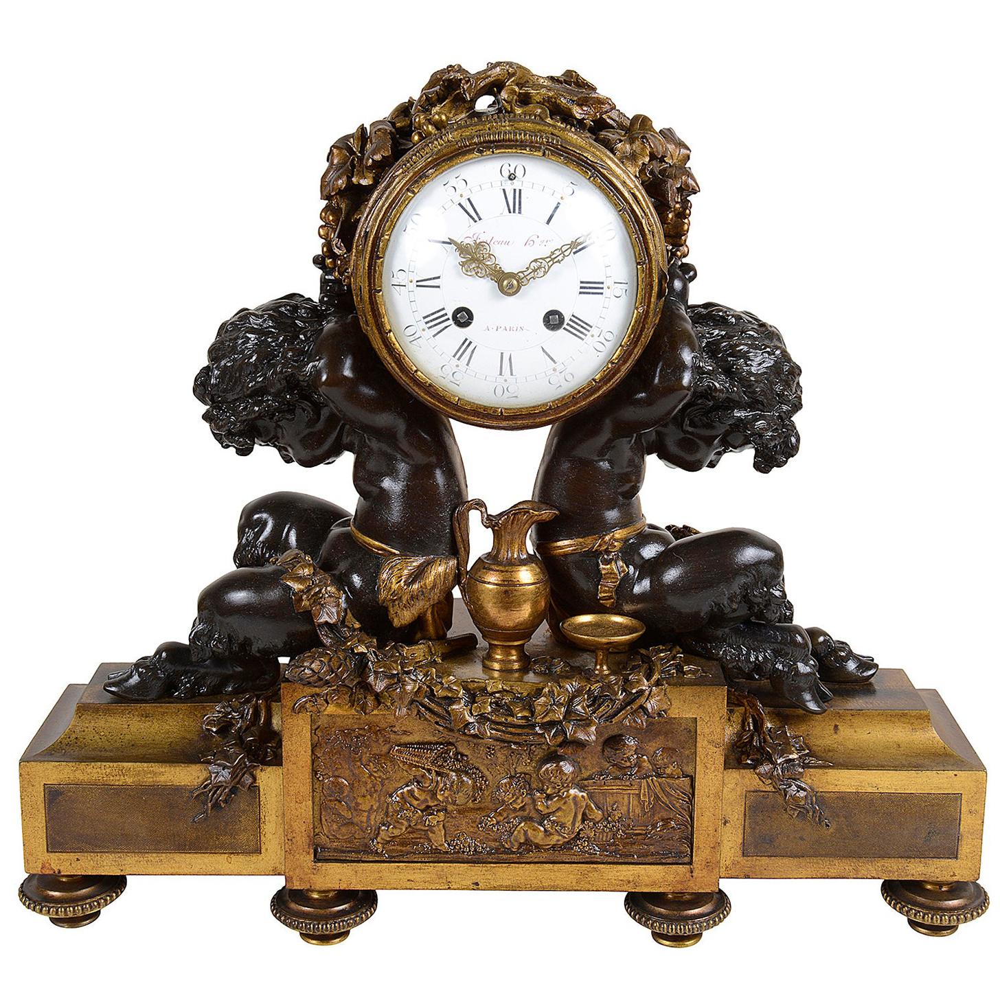 Reloj de chimenea francés de bronce estilo Luis XVI