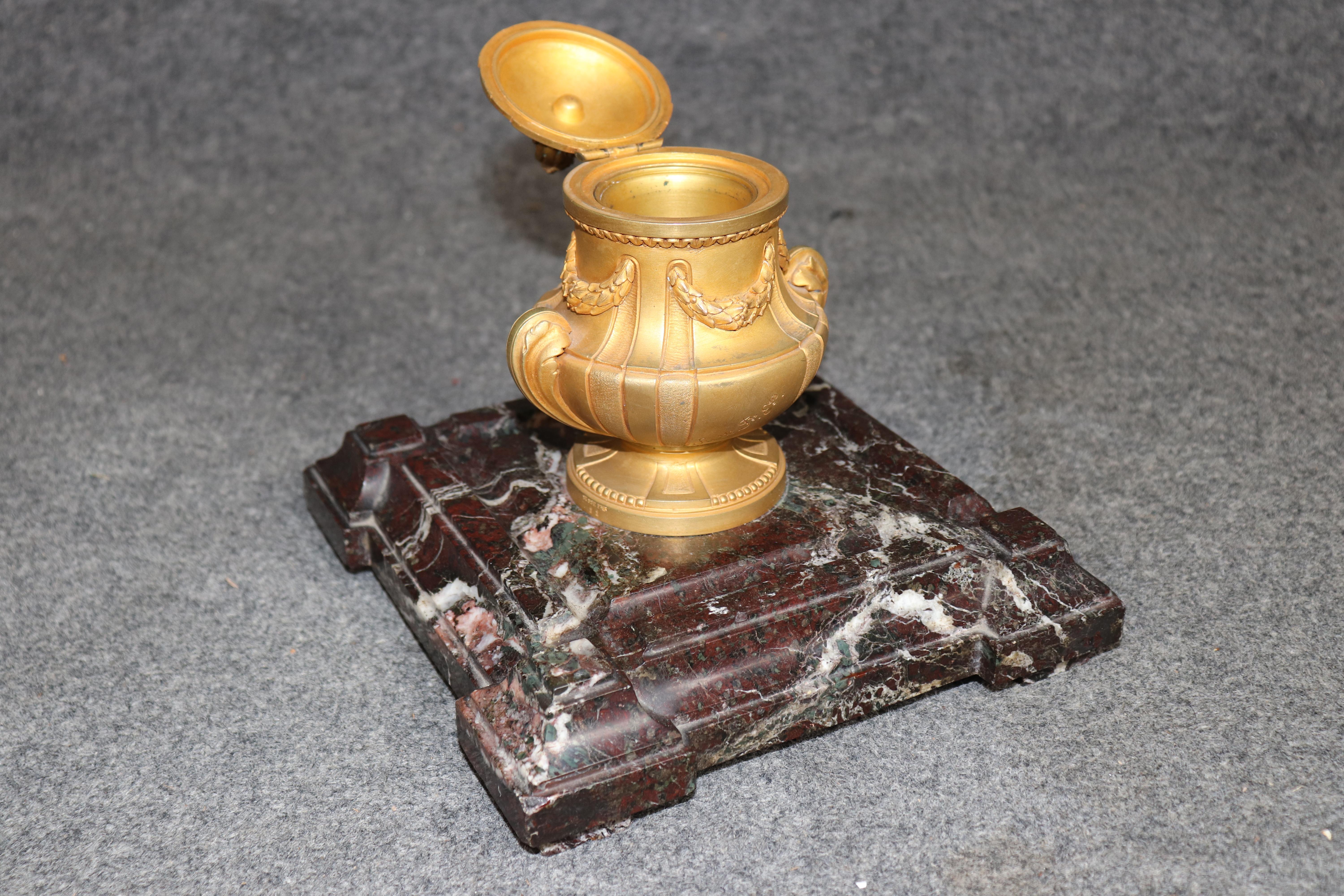XIXe siècle Encrier en bronze doré et marbre rouge de style Louis XVI par Susse Frères en vente