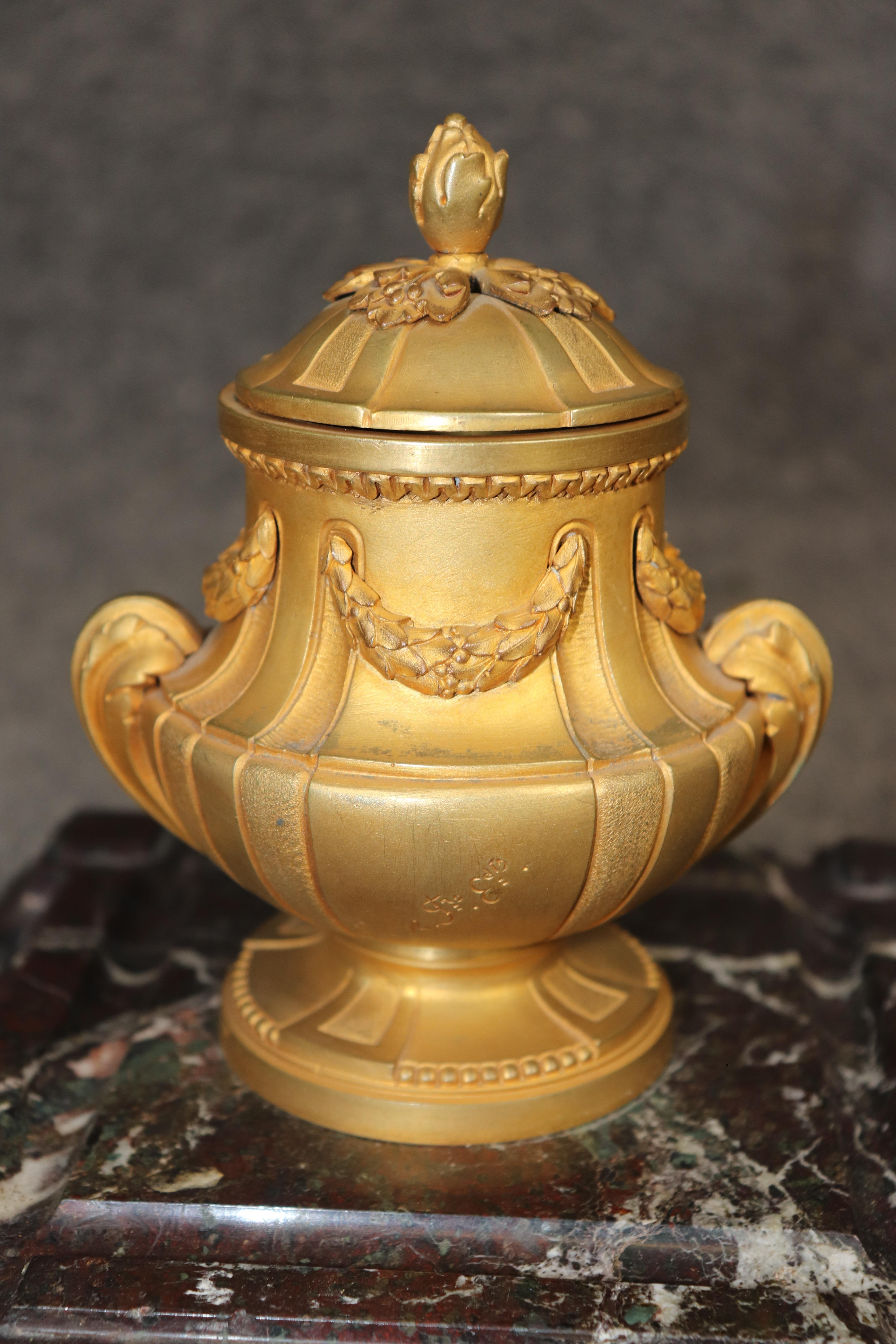 Bronze Encrier en bronze doré et marbre rouge de style Louis XVI par Susse Frères en vente
