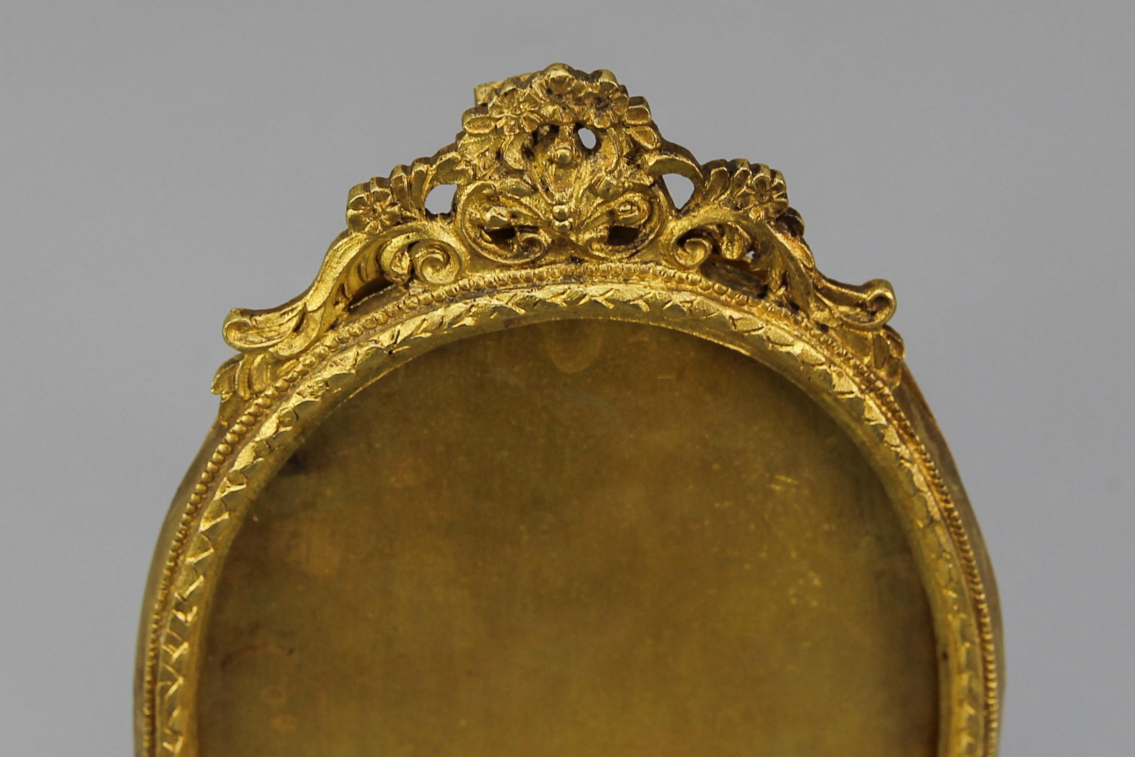 French Louis XVI Style Bronze Oval Desktop Picture Frame, ca 1900 In Good Condition For Sale In Barntrup, DE