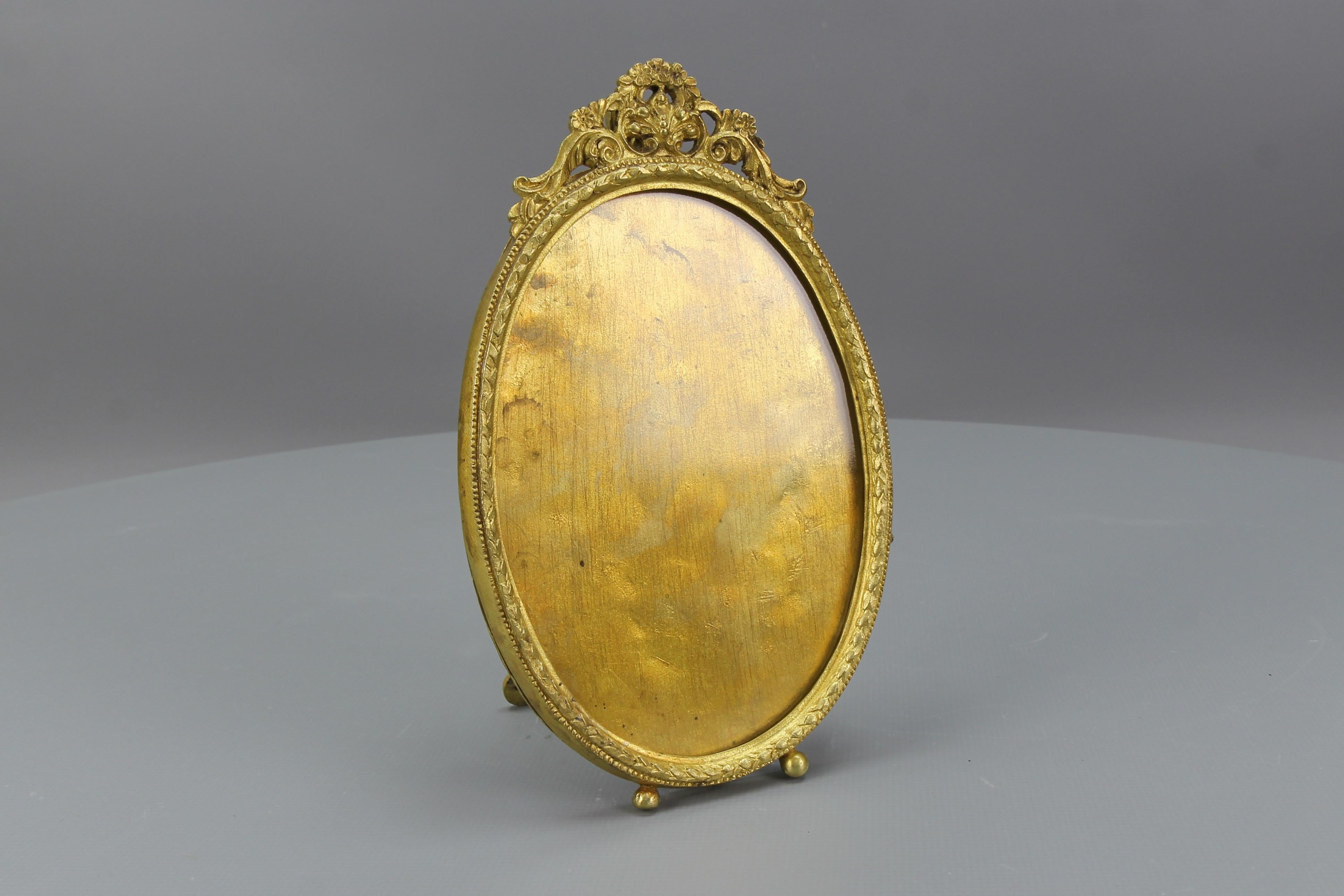 French Louis XVI Style Bronze Oval Desktop Picture Frame, ca 1900 For Sale 1