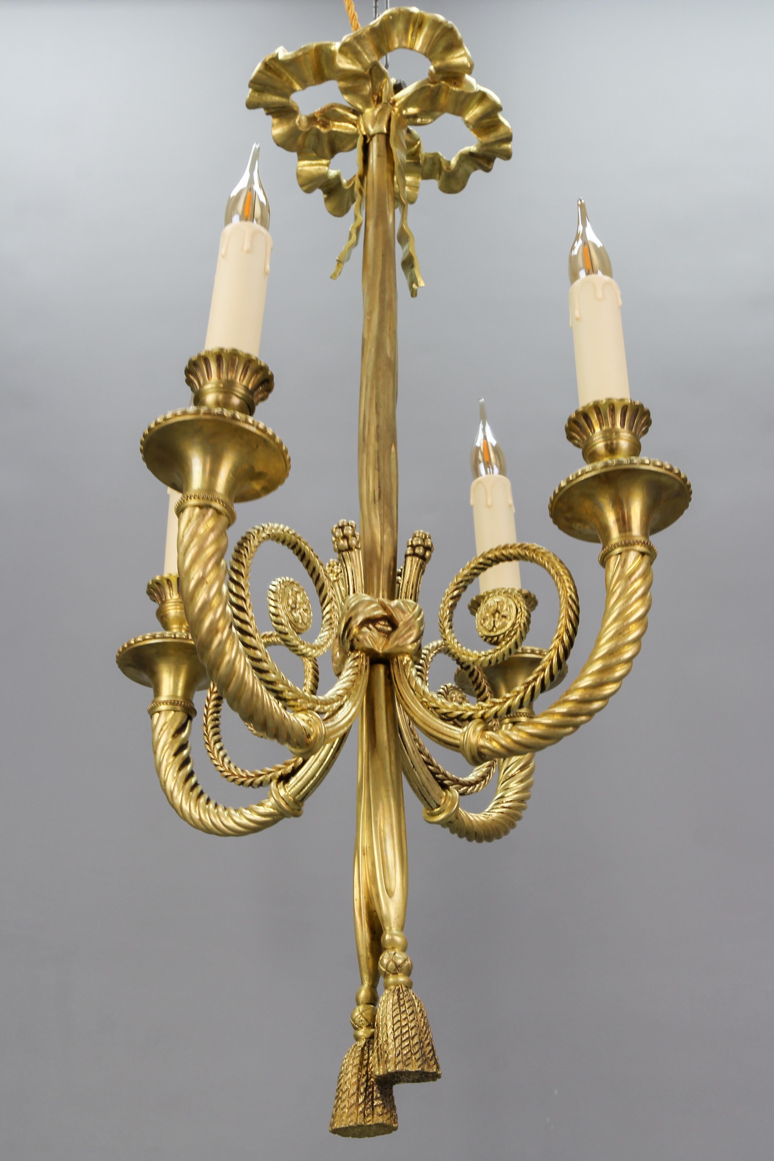 French Louis XVI Style Bronze Ribbon and Tassel Four-Light Chandelier, 1910s For Sale 7