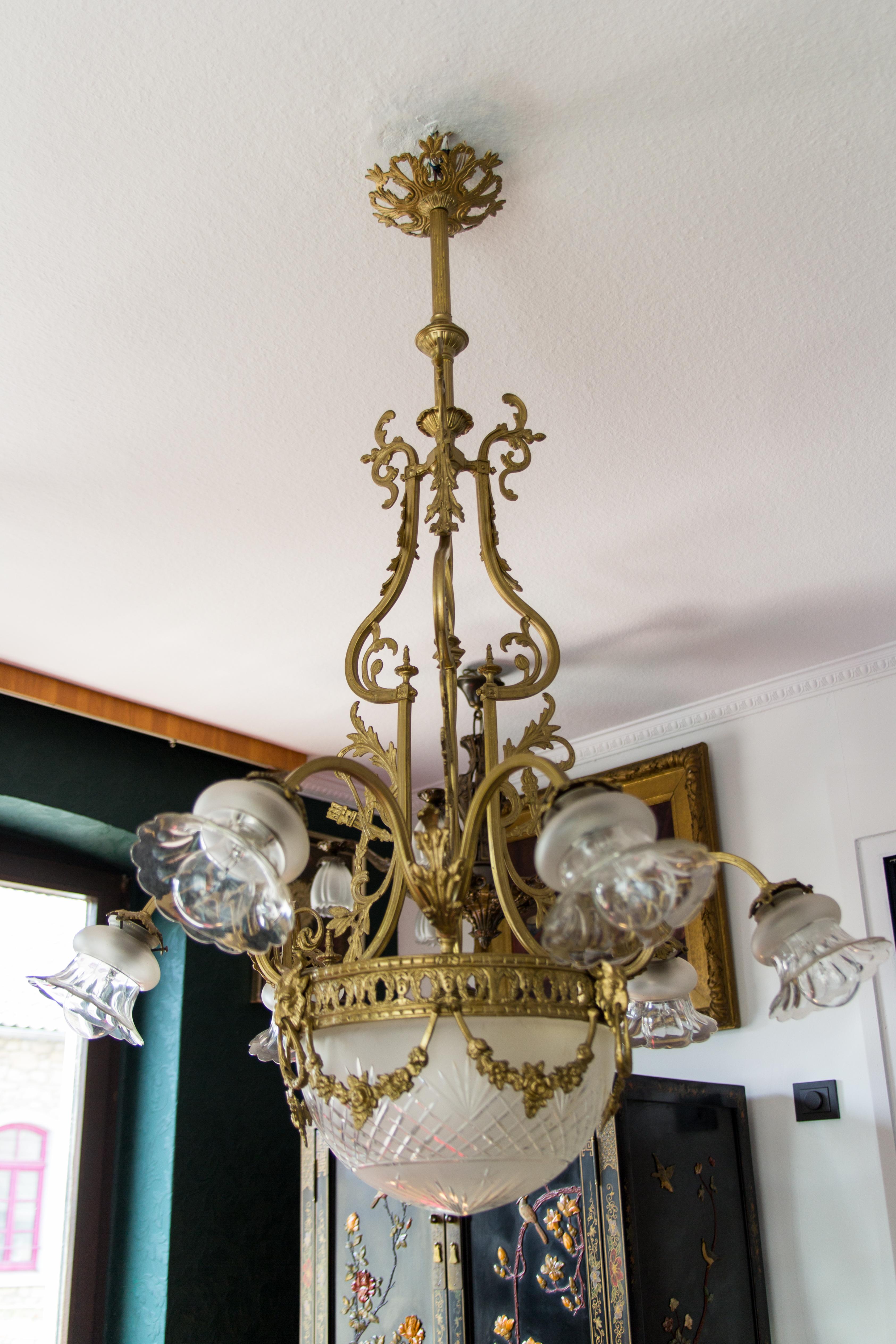 French Louis XVI Style Bronze and Glass Seven-Light Chandelier, 1920s For Sale 11
