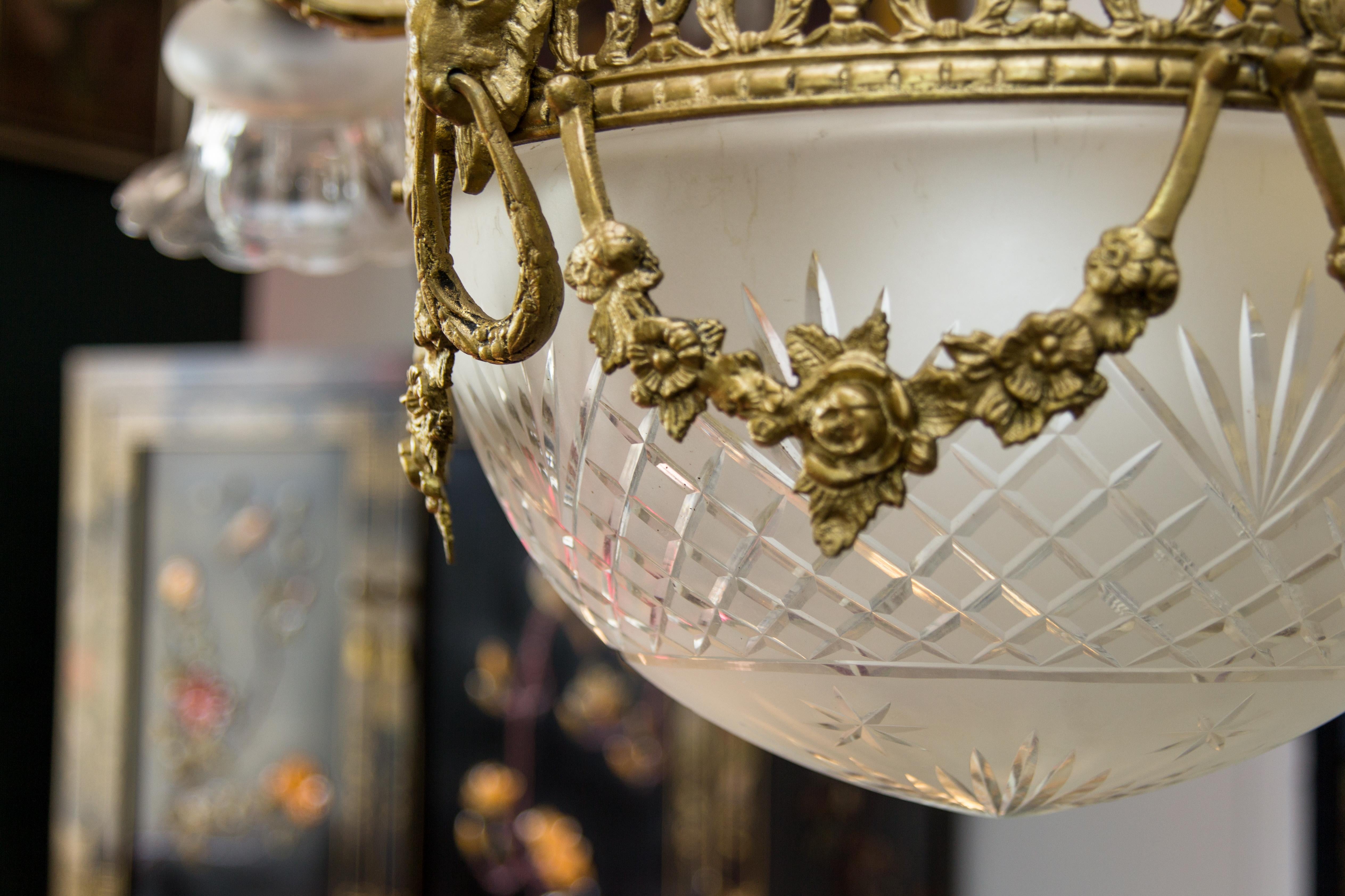 French Louis XVI Style Bronze and Glass Seven-Light Chandelier, 1920s 3