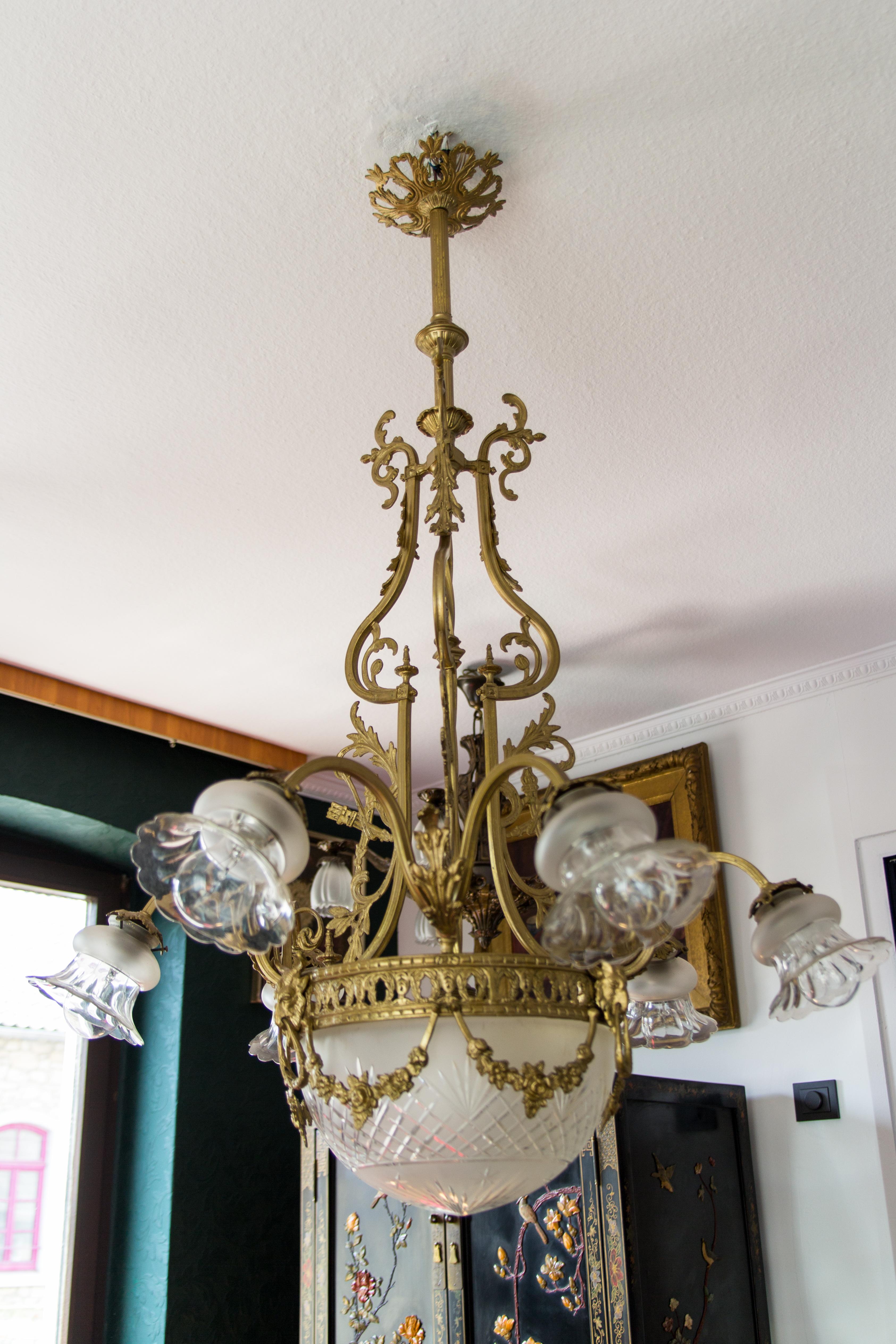 French Louis XVI Style Bronze and Glass Seven-Light Chandelier, 1920s 6