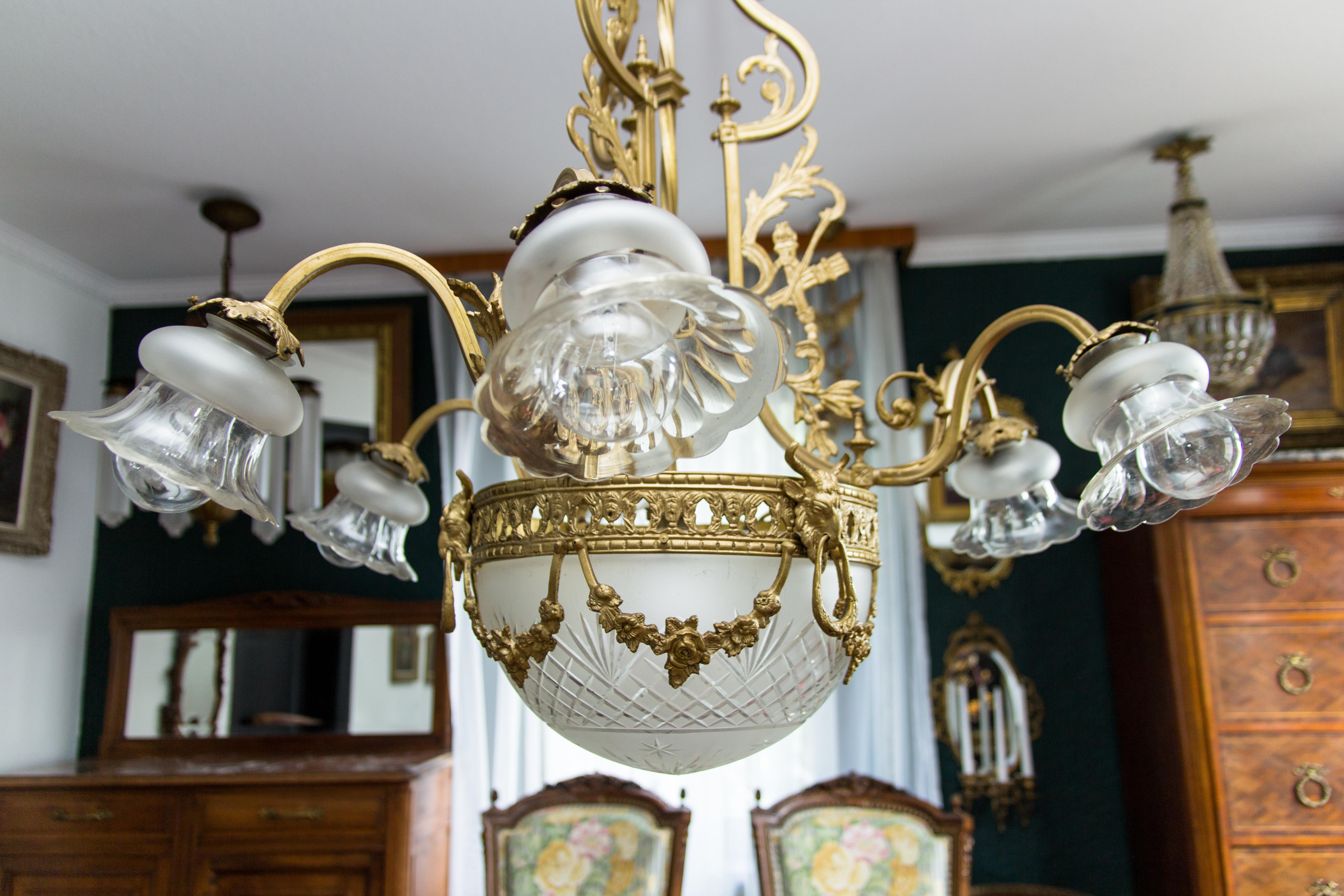 French Louis XVI Style Bronze and Glass Seven-Light Chandelier, 1920s For Sale 5