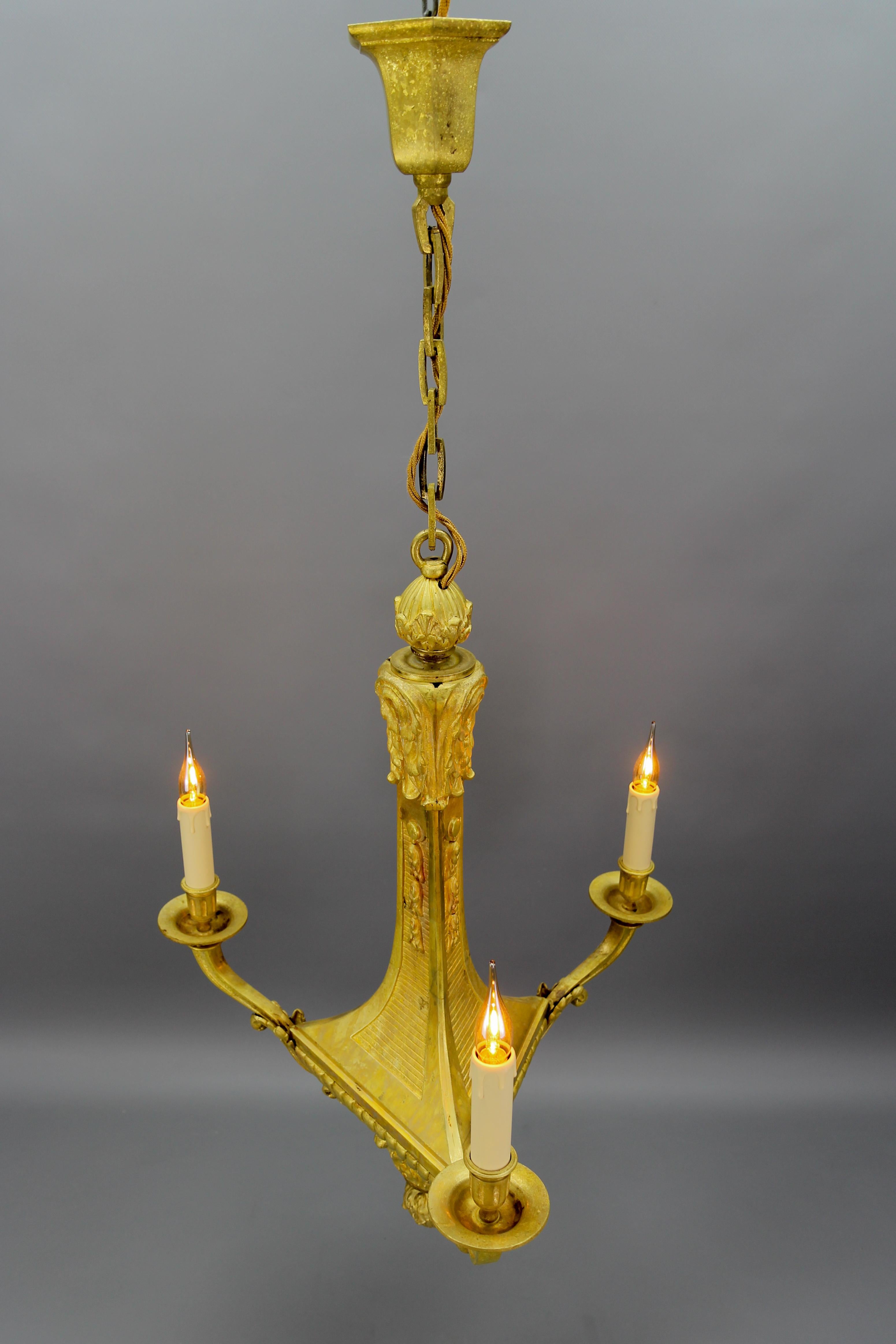 French Louis XVI Style Bronze Three-Light Chandelier, Early 20th Century For Sale 3