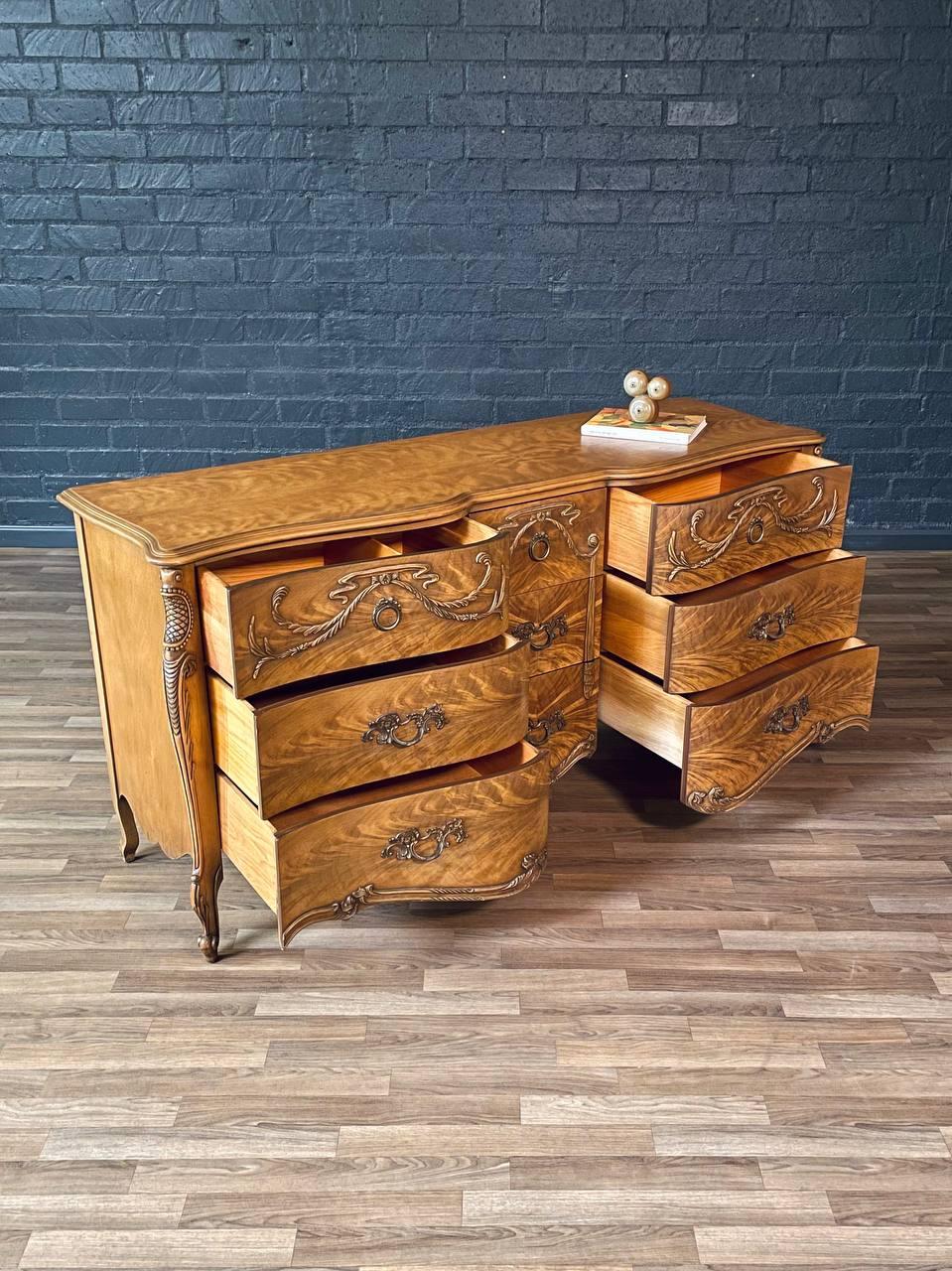 Americano Comò francese in stile Luigi XVI in legno di radica di Romweber in vendita