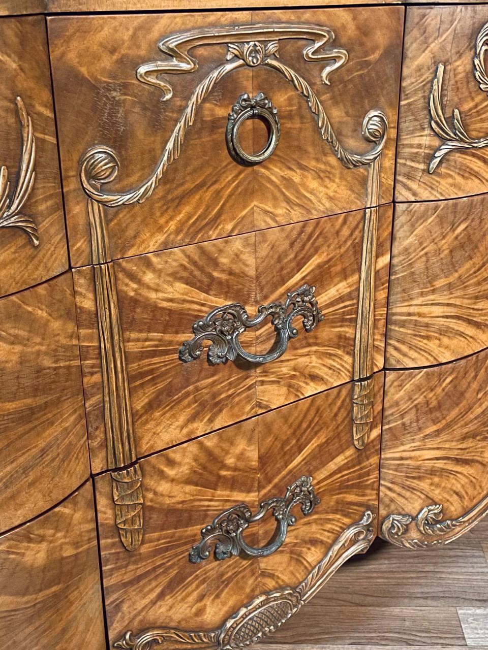 Comò francese in stile Luigi XVI in legno di radica di Romweber in vendita 1