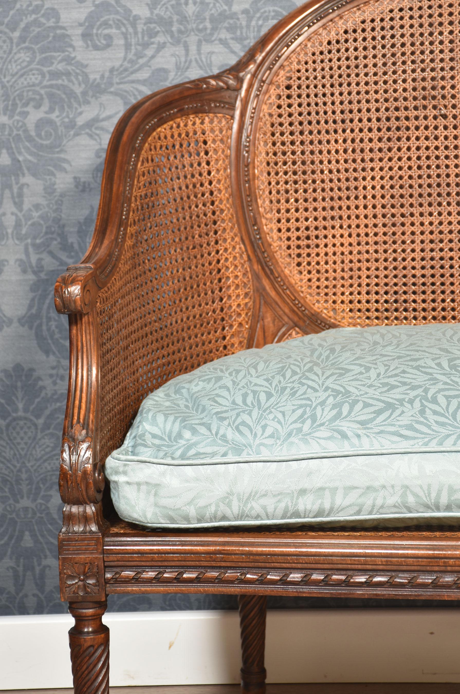 French Louis XVI style canape settee In Good Condition In Cheshire, GB
