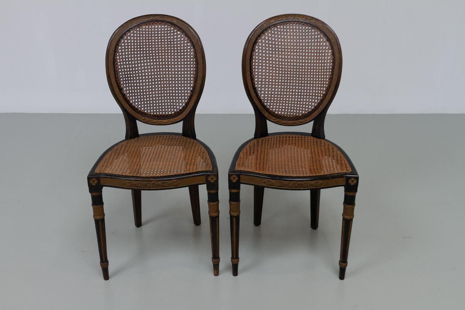 Français Chaises d'appoint françaises de style Louis XVI en rotin, années 1880. Ensemble de 2. en vente