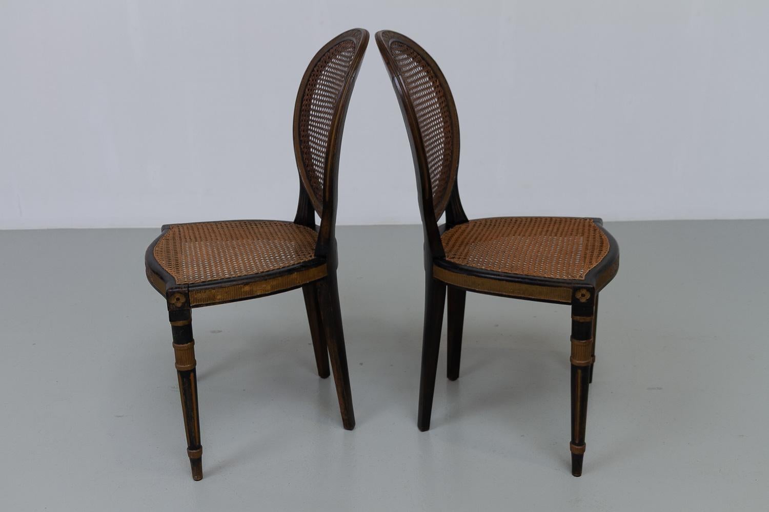 XIXe siècle Chaises d'appoint françaises de style Louis XVI en rotin, années 1880. Ensemble de 2. en vente