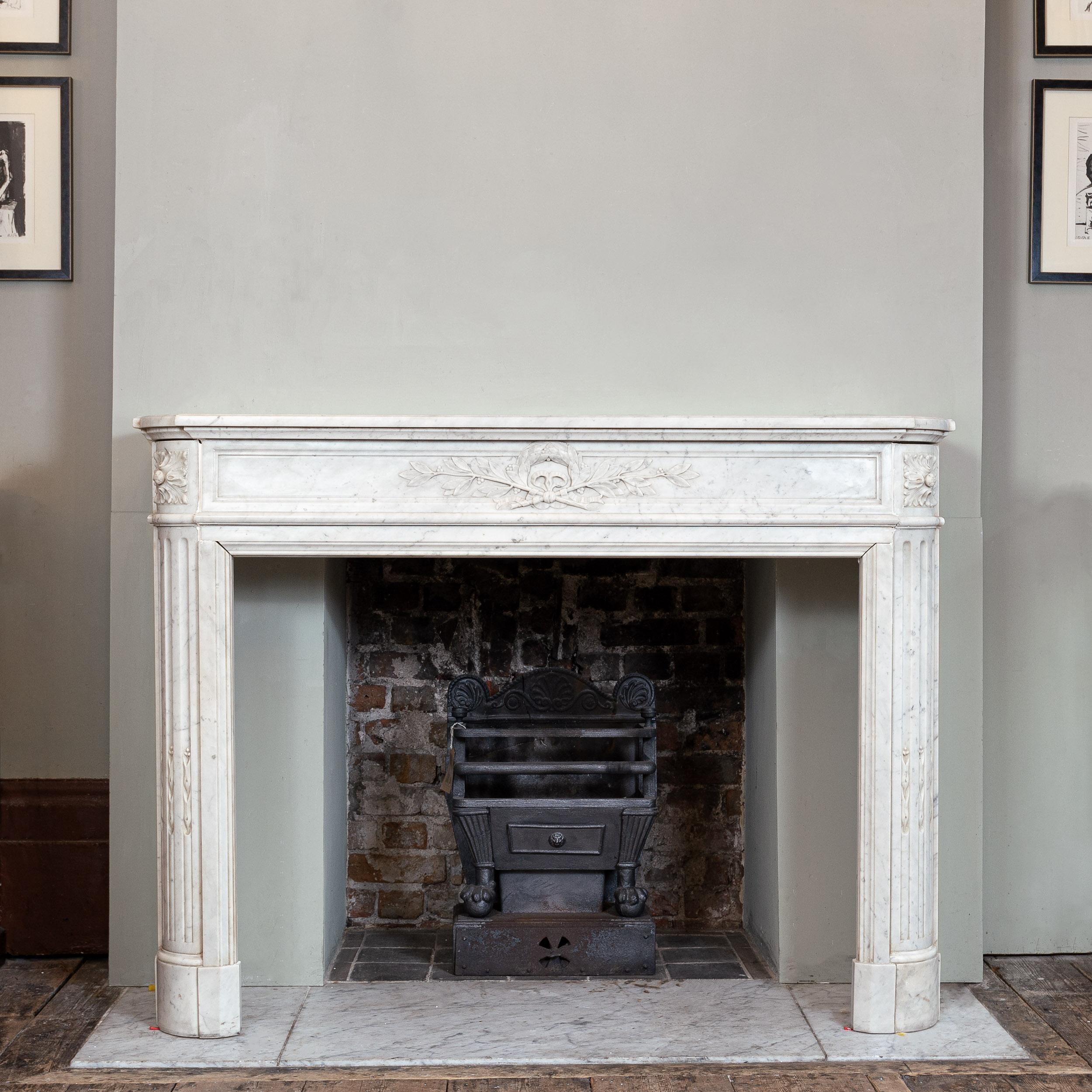 French Louis XVI style Carrara Marble Chimneypiece In Good Condition For Sale In London, GB