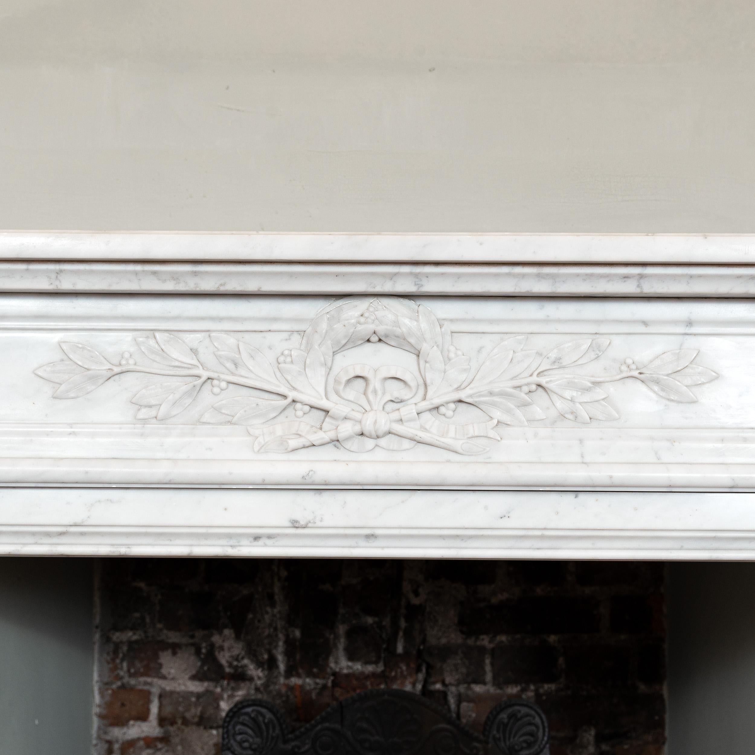 French Louis XVI style Carrara Marble Chimneypiece For Sale 1