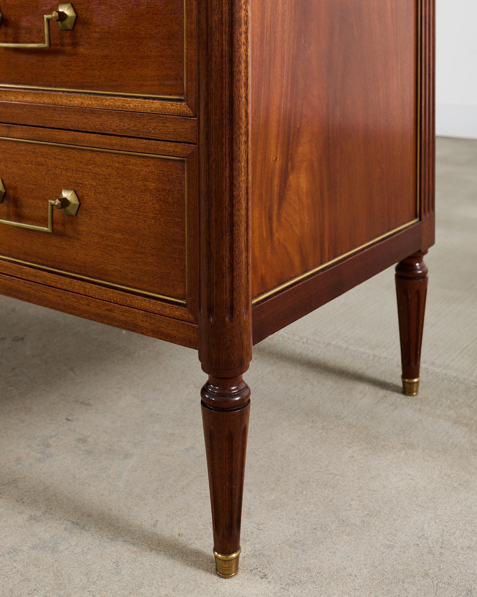 Commode francese in stile Luigi XVI con piano in marmo di Carrara e mogano in vendita 7