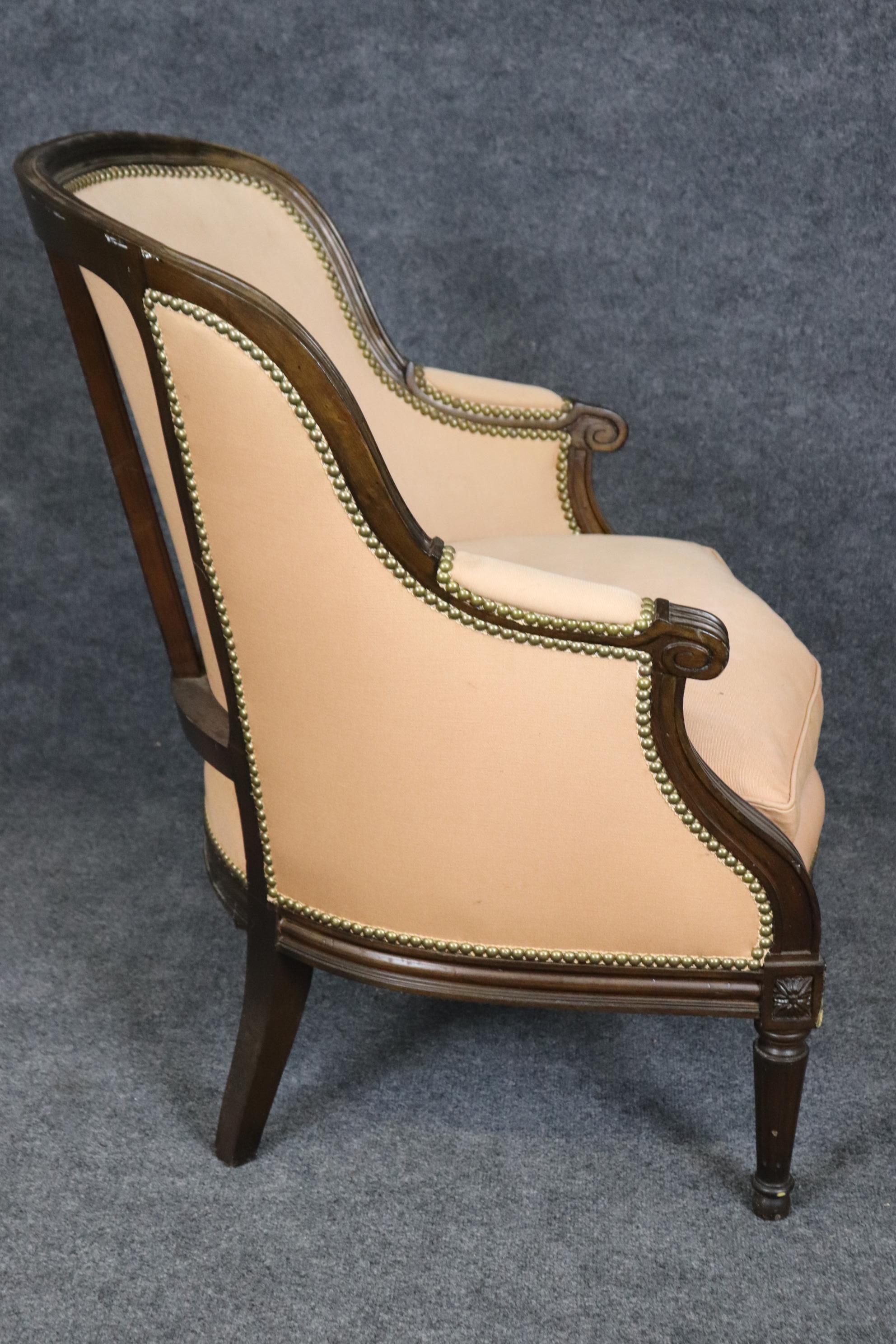 French Louis XVI Style Carved Bergere Chair with Pink Salmon Upholstery. For Sale 2