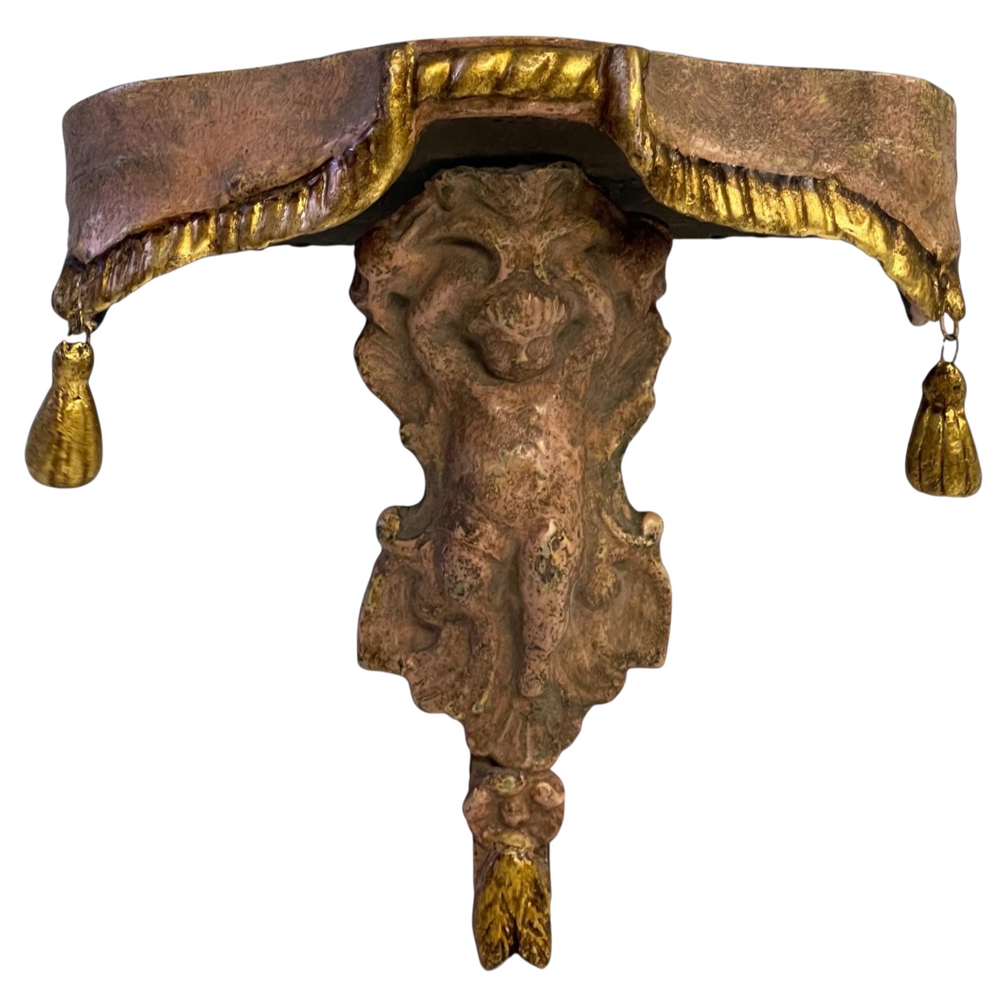 French Louis XVI Style Carved Giltwood Cherub 
Tassel Wall Sconce Bracket im Angebot