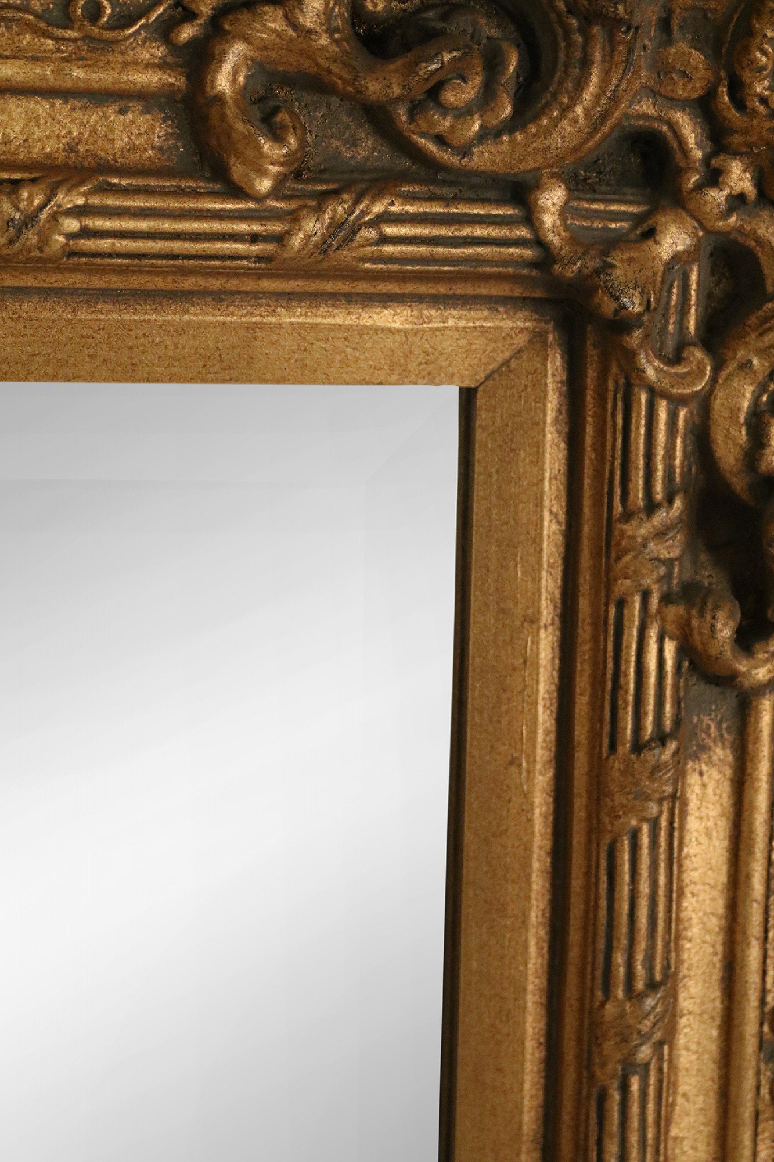French Louis XVI Style Carved Giltwood Fleur-de-Lis Design Wall Mirror In Good Condition In New York, NY