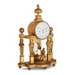 Große französische Kaminuhr im neoklassischen Stil aus vergoldetem Holz mit Emaille-Zifferblatt