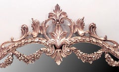 Espejo de pared francés de madera dorada tallada estilo Luis XVI