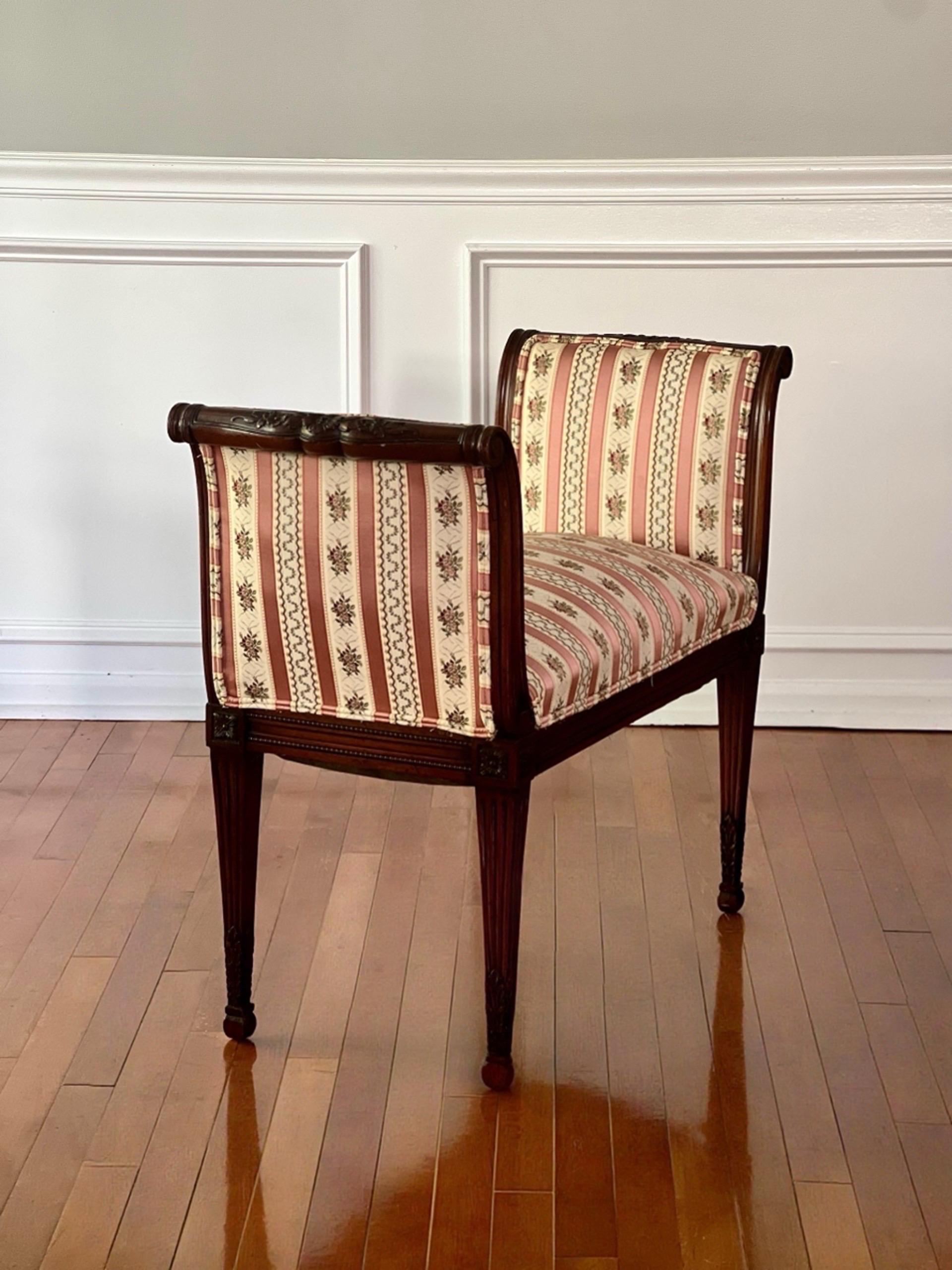 French Louis XVI Style Carved Mahogany Upholstered Bench In Good Condition For Sale In Doylestown, PA