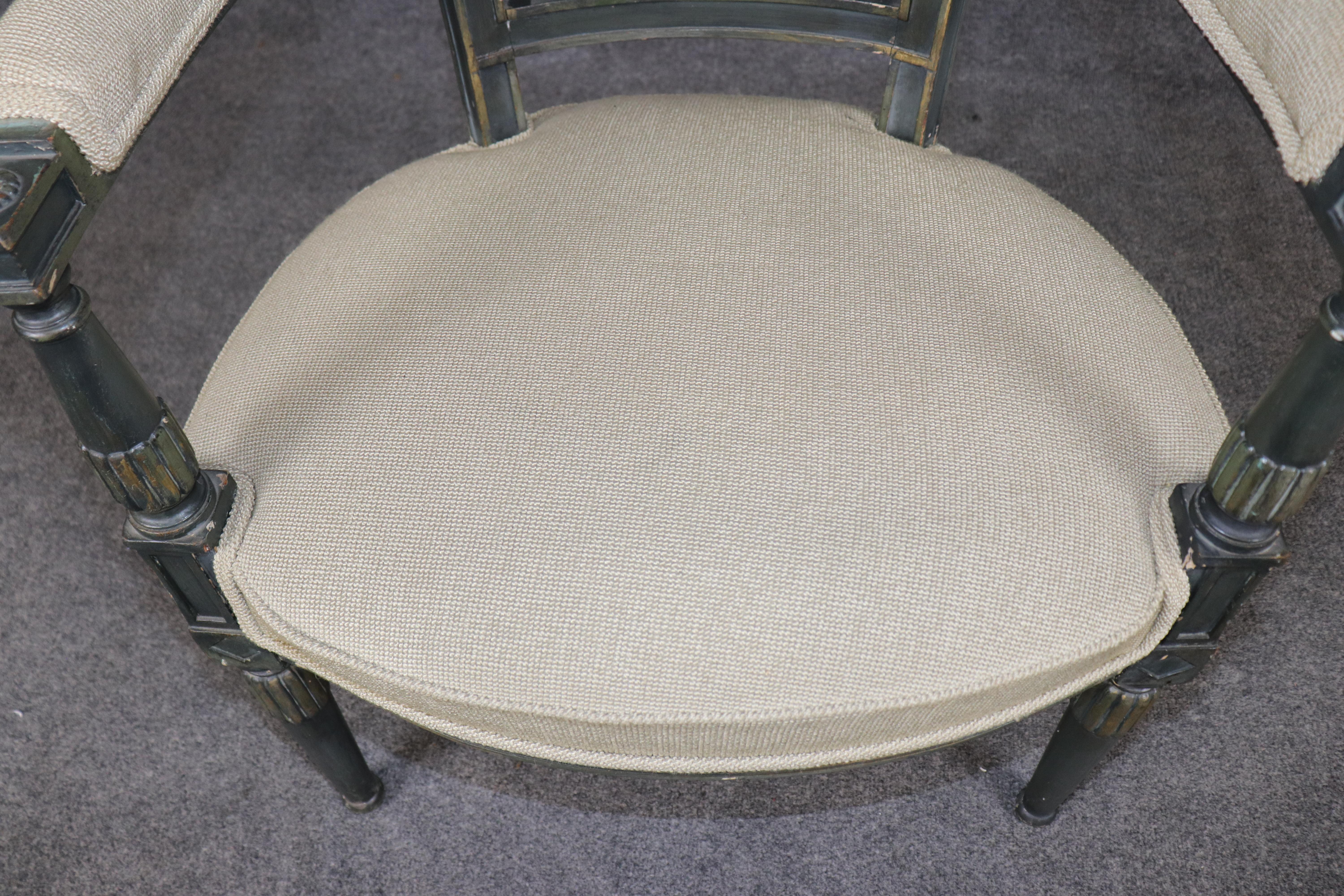 Sillón Francés Estilo Luis XVI Decorado con Pintura Tallada y Desgastado en venta 6