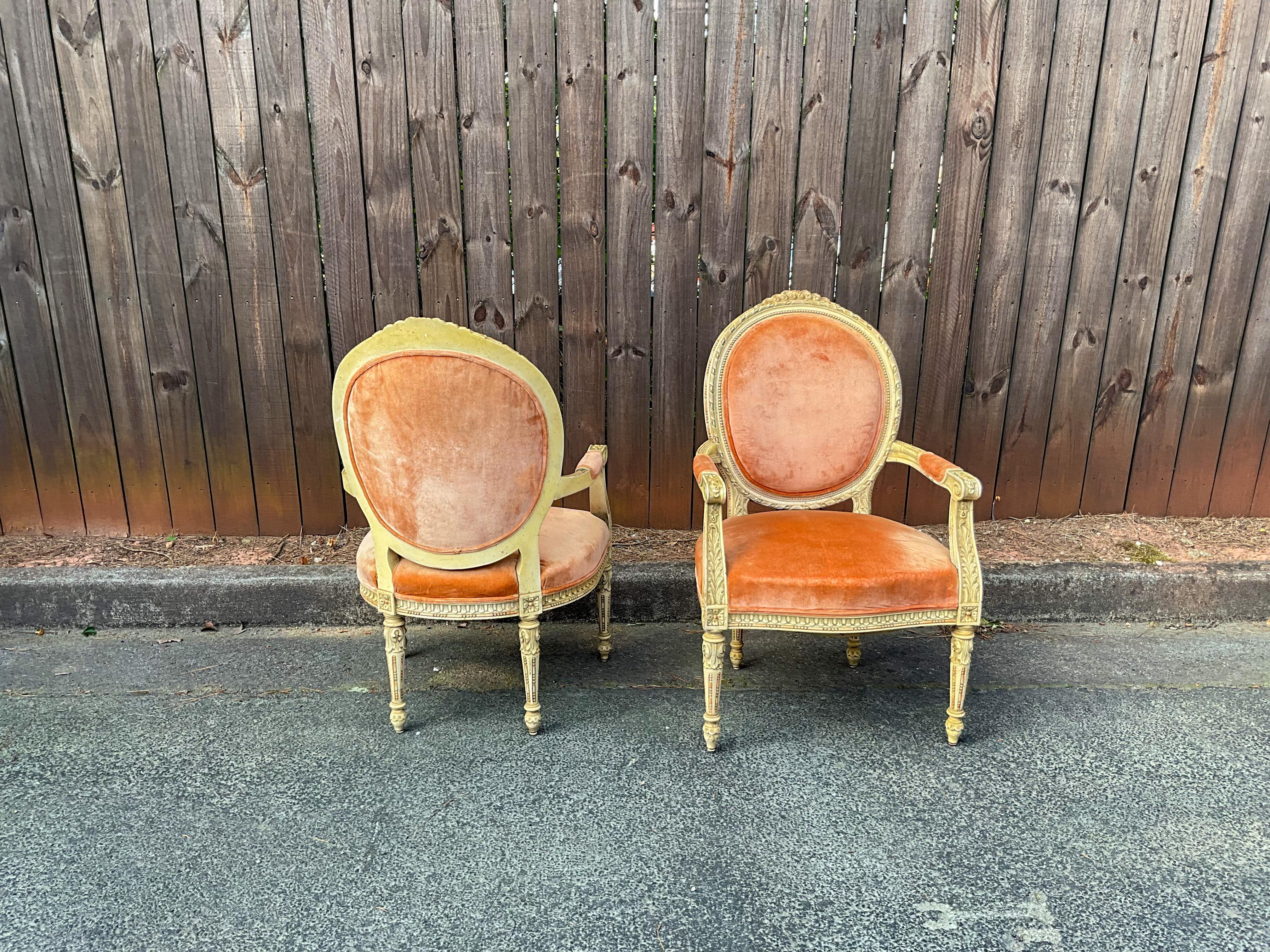 American French Louis XVI Style Carved & Painted Bergere Chairs In Velvet - Pair For Sale