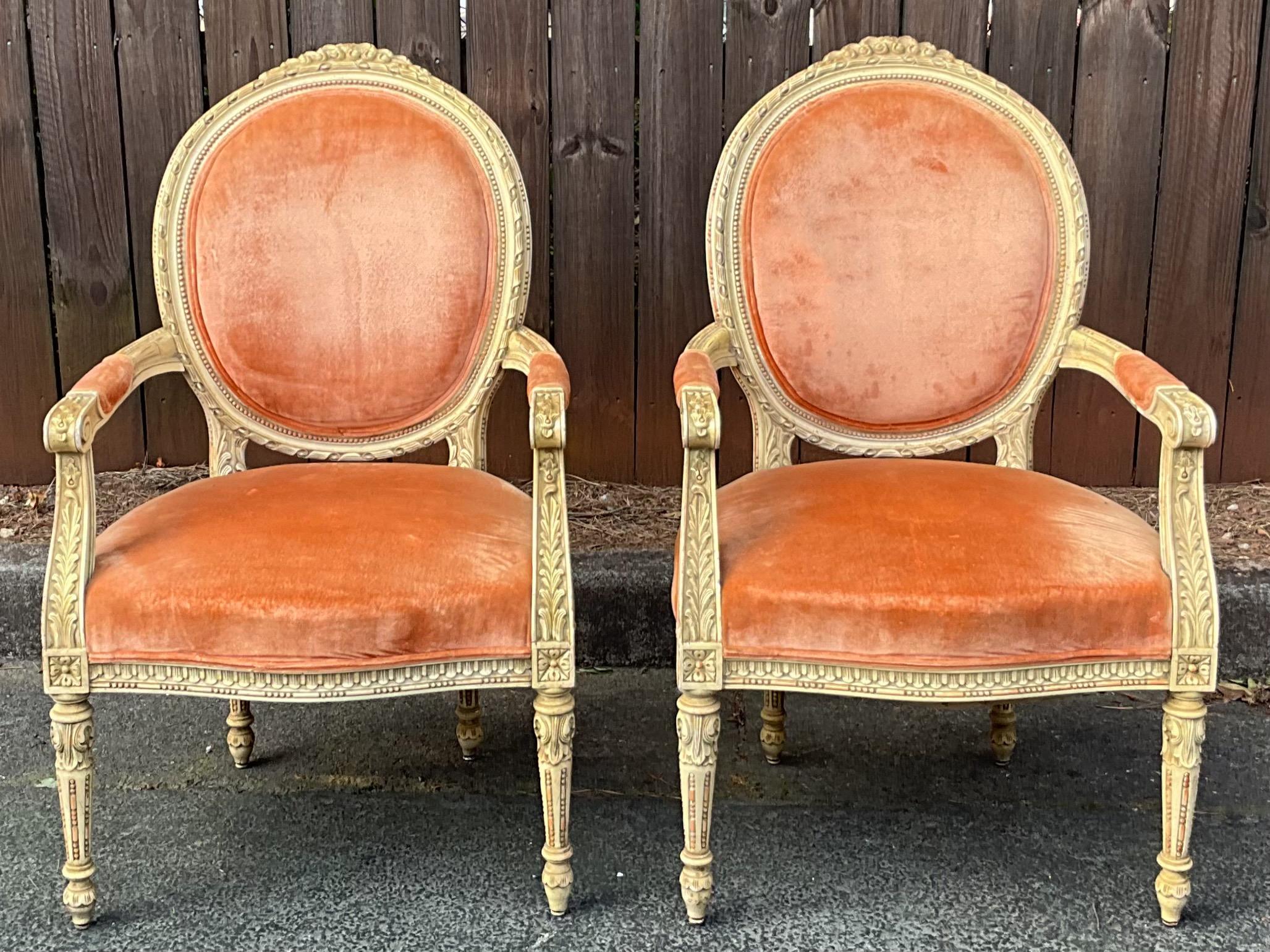 French Louis XVI Style Carved & Painted Bergere Chairs In Velvet - Pair For Sale 3