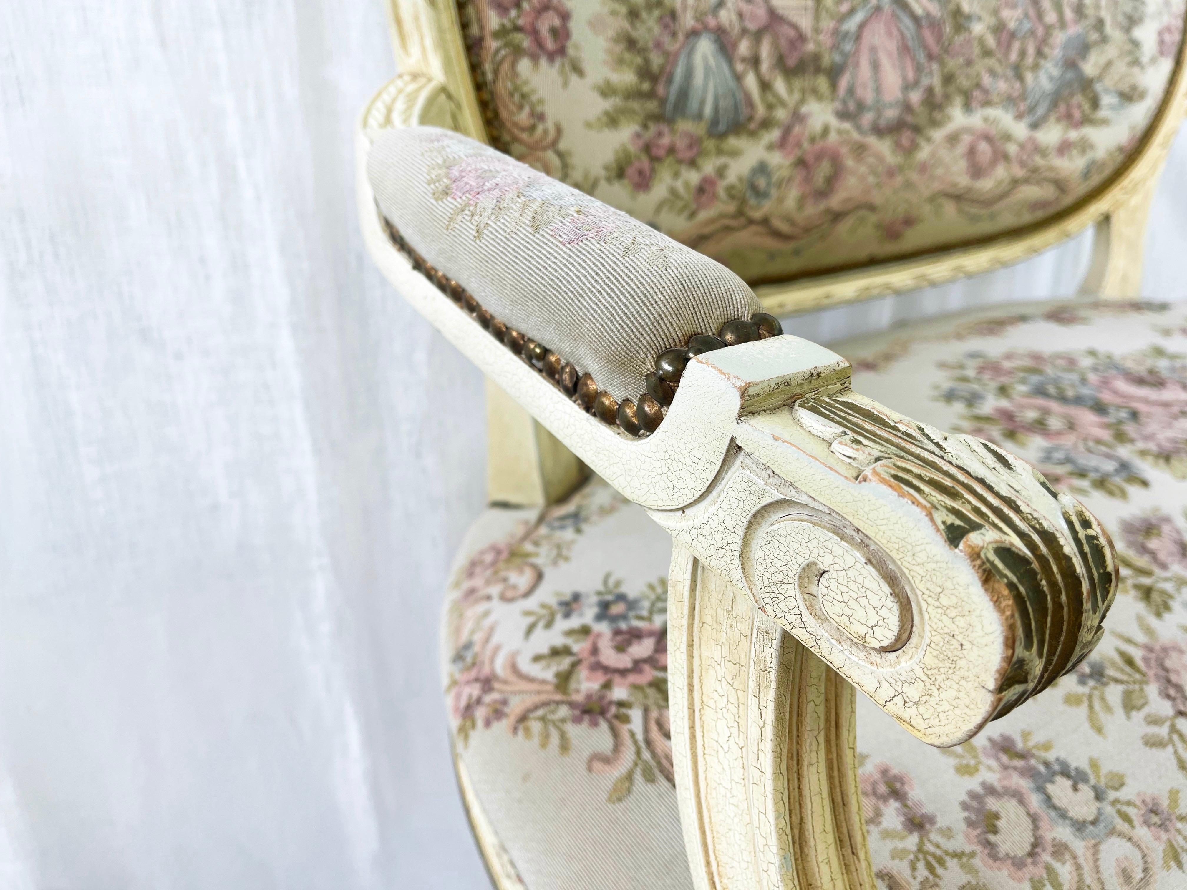Canapé et paire de fauteuils en bois sculpté de style Louis XVI, Vintage en vente 7