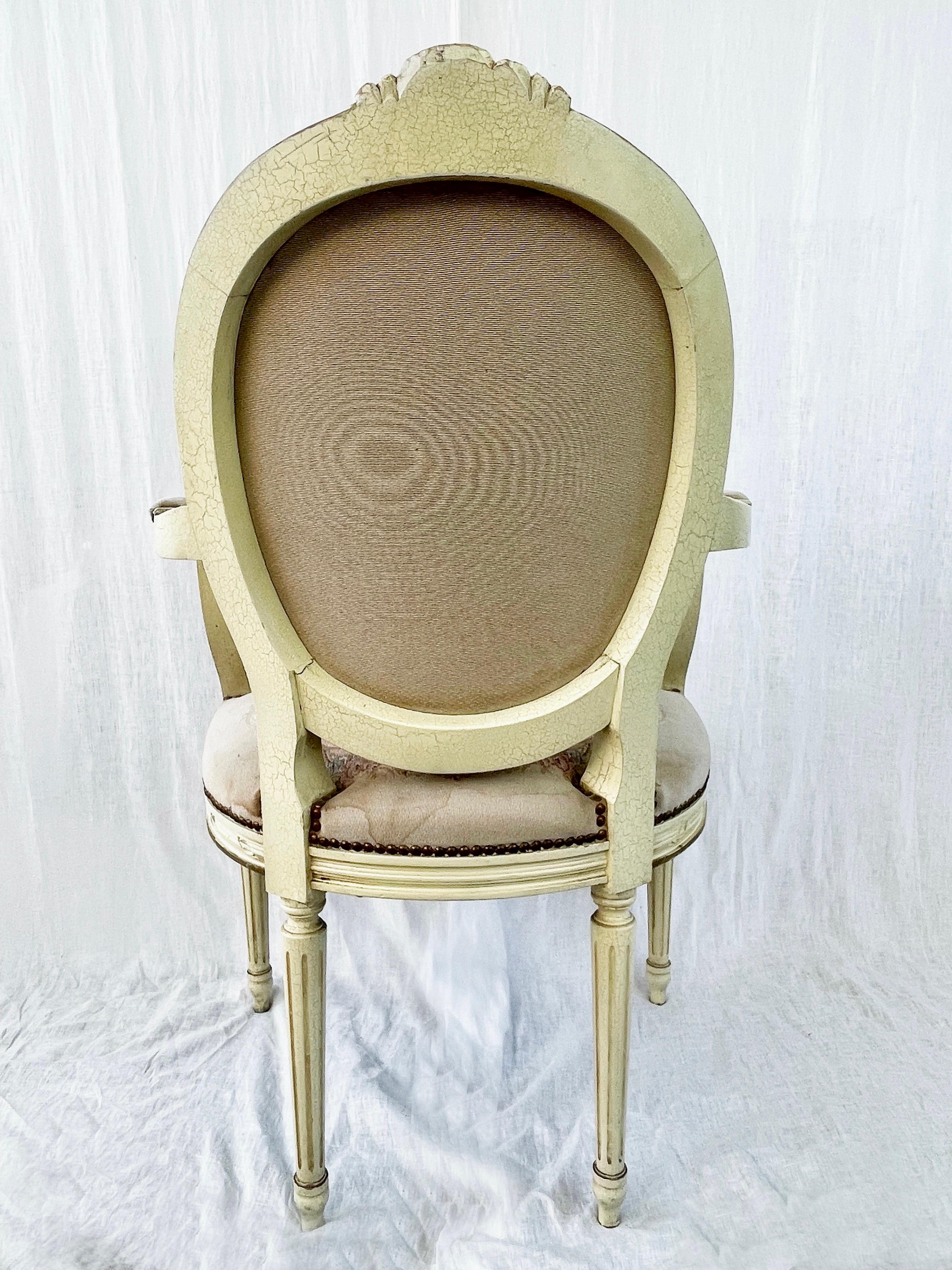 Canapé et paire de fauteuils en bois sculpté de style Louis XVI, Vintage en vente 12
