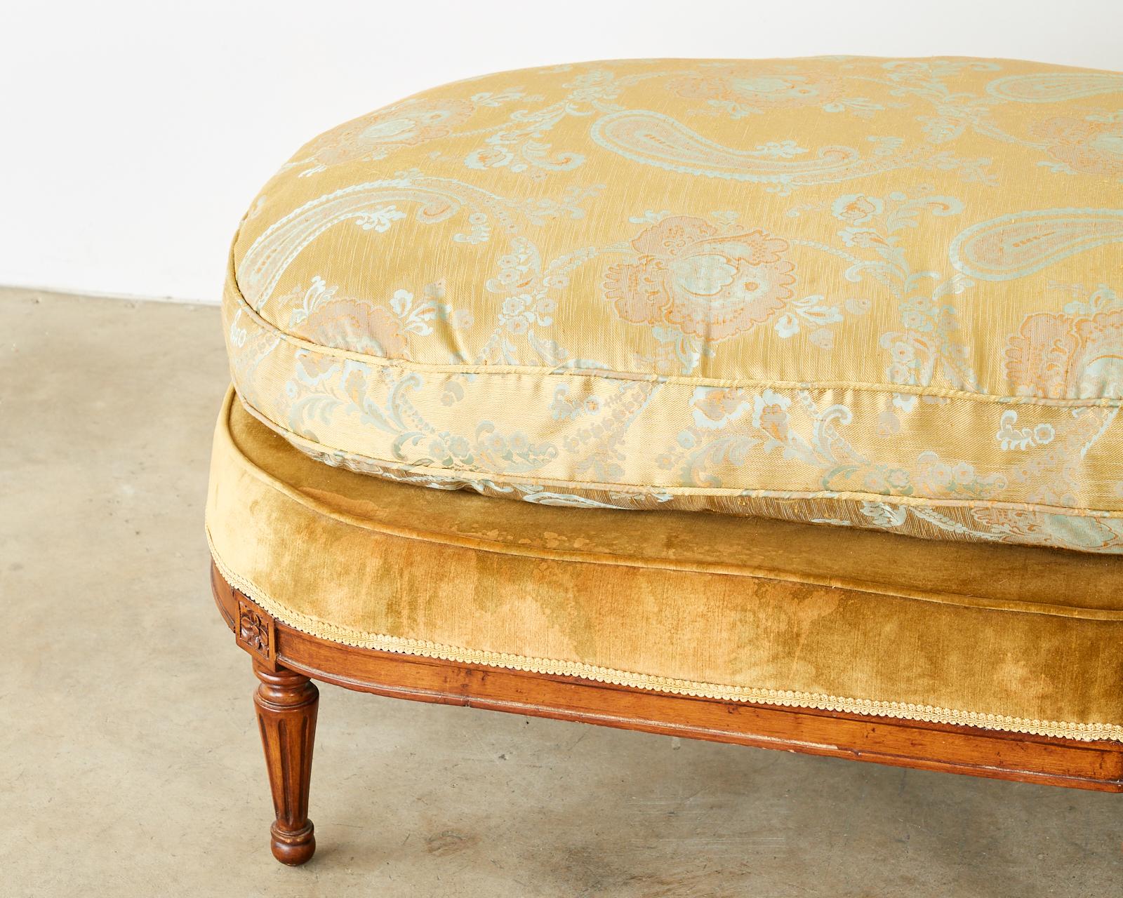 French Louis XVI Style Chaise Longue Daybed In Good Condition In Rio Vista, CA