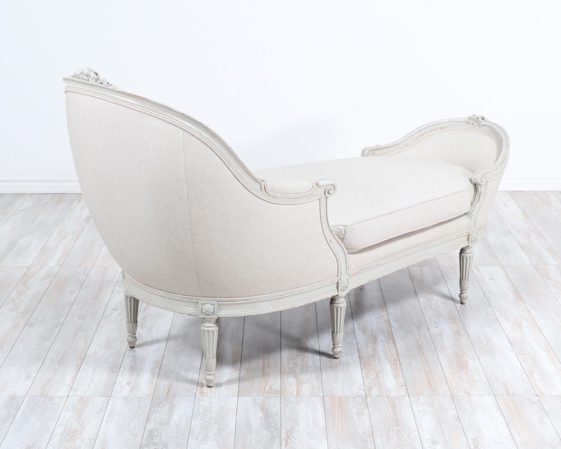 French Louis XVI-Style Chaise Lounge In Good Condition In Los Angeles, CA