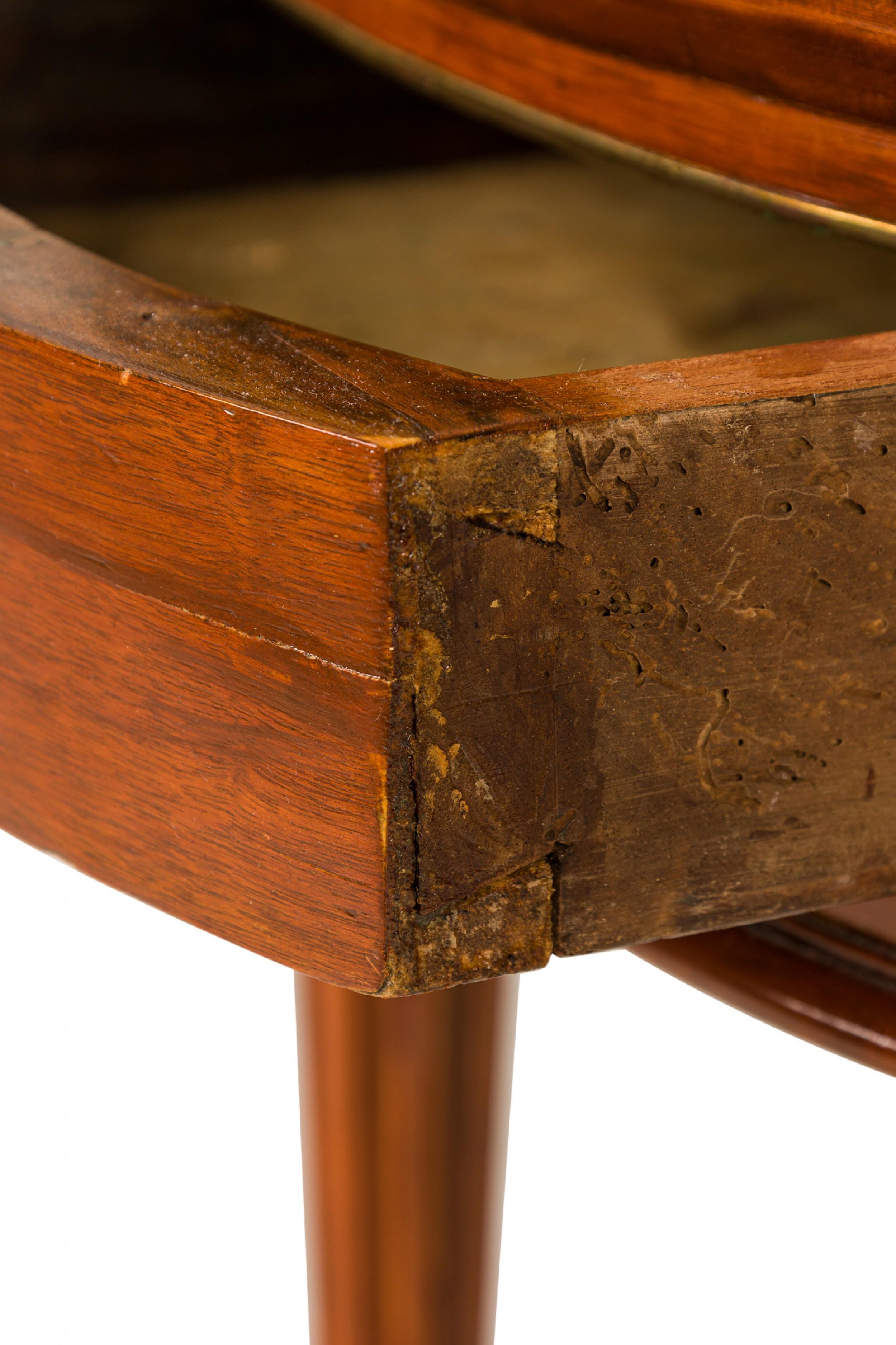 Mesa Bouillotte Circular de Caoba con Tablero de Galería de Mármol Estilo Luis XVI Francés en venta 5