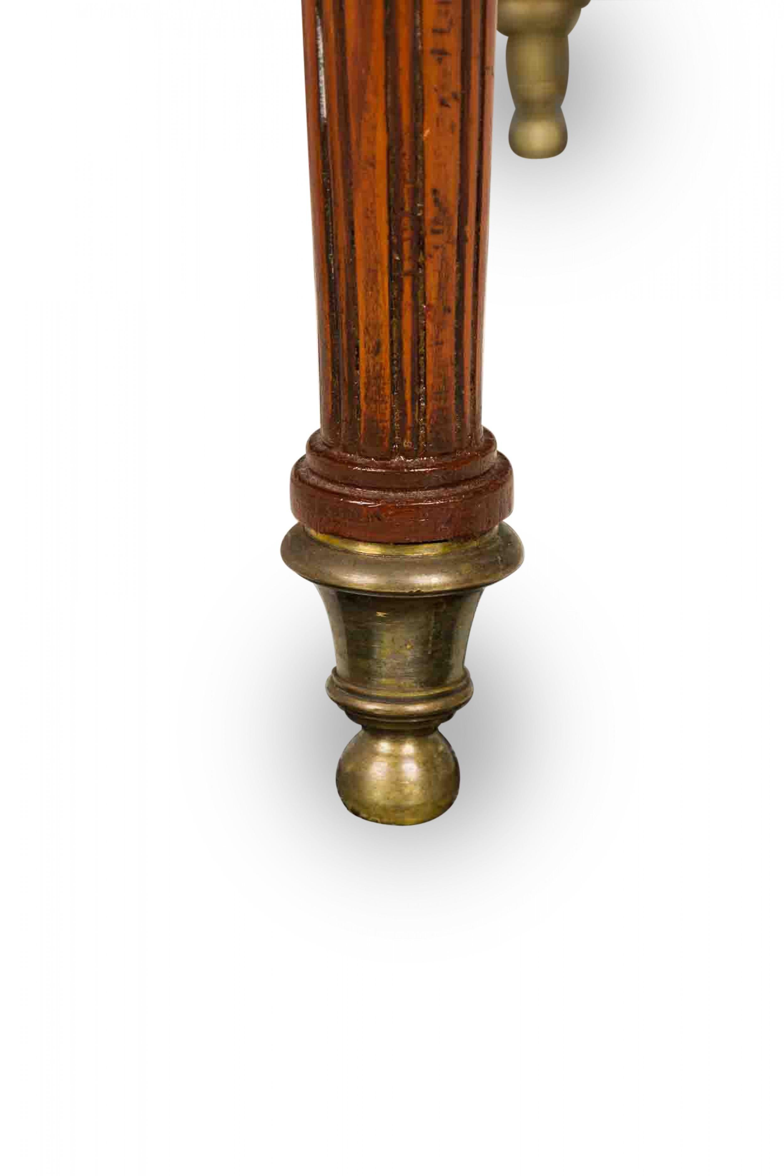 Mesa Bouillotte Circular de Caoba con Tablero de Galería de Mármol Estilo Luis XVI Francés en venta 9