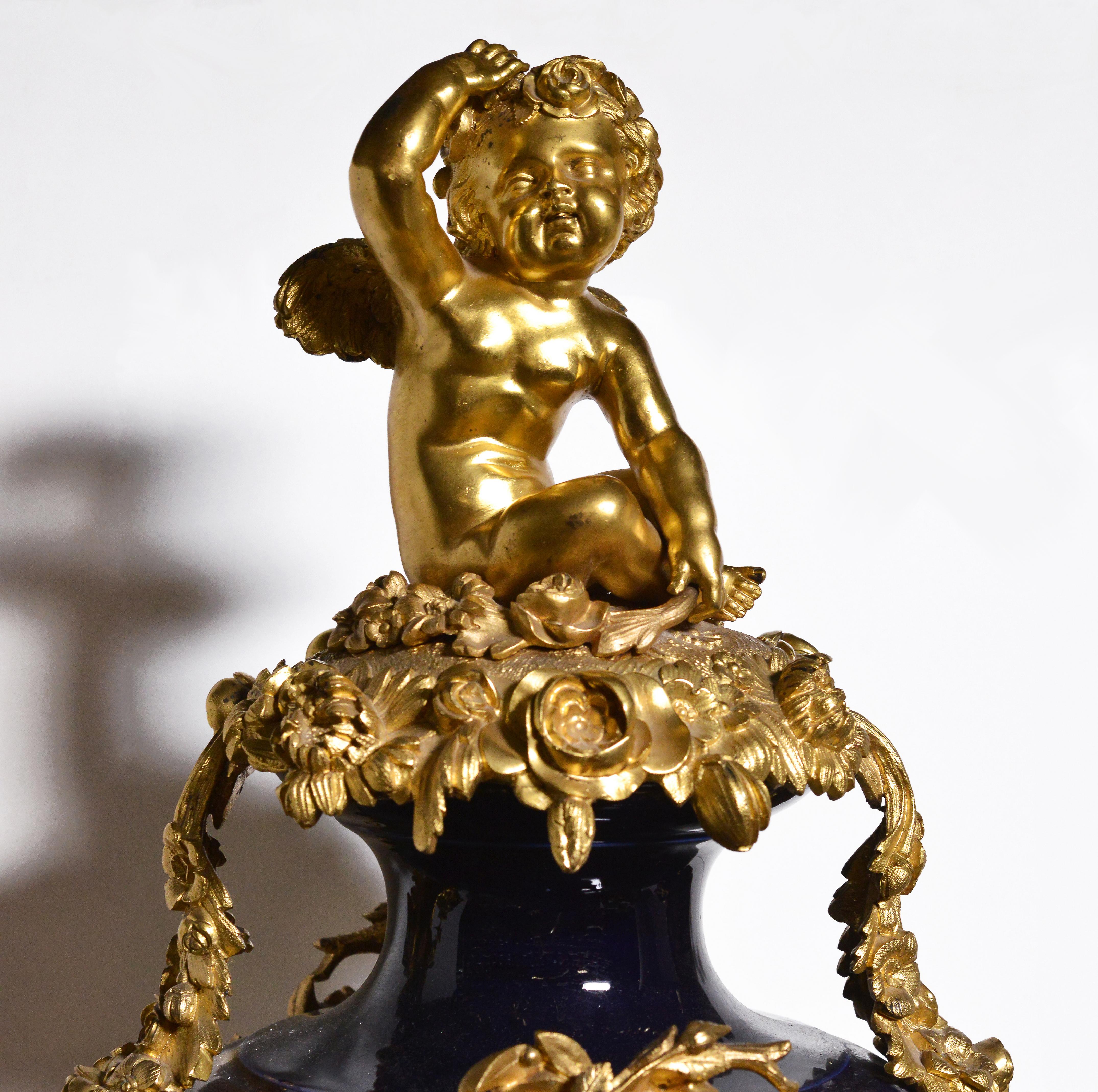 Pendule de style Louis XVI 2 cadrans Bronze doré w Porcelaine de Sèvres 19ème siècle en vente 7