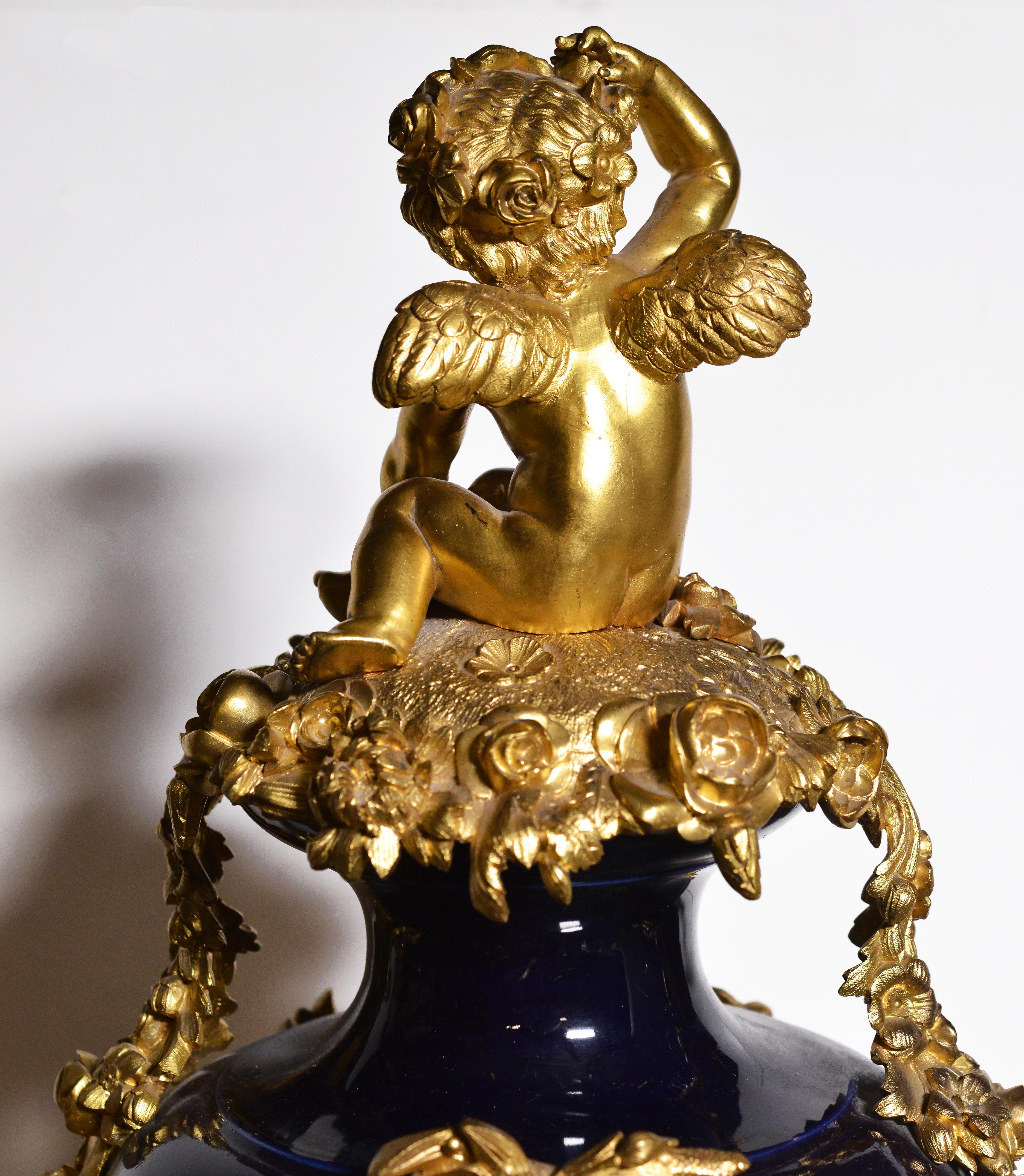 Pendule de style Louis XVI 2 cadrans Bronze doré w Porcelaine de Sèvres 19ème siècle en vente 8