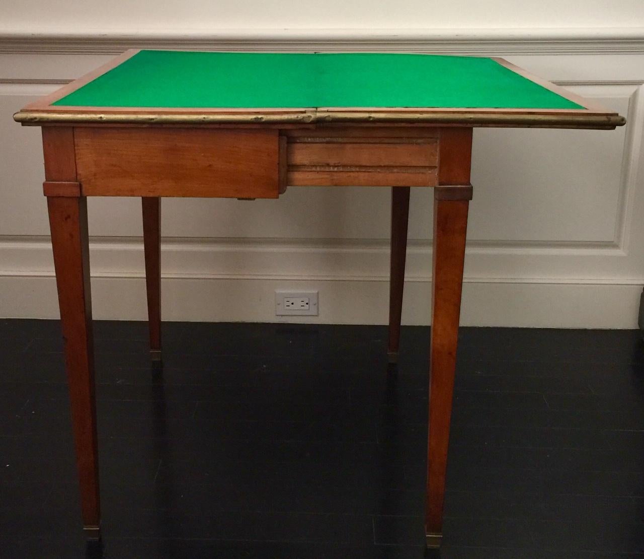 French Louis XVI Style Console Table/Games Table In Good Condition For Sale In Montreal, Quebec