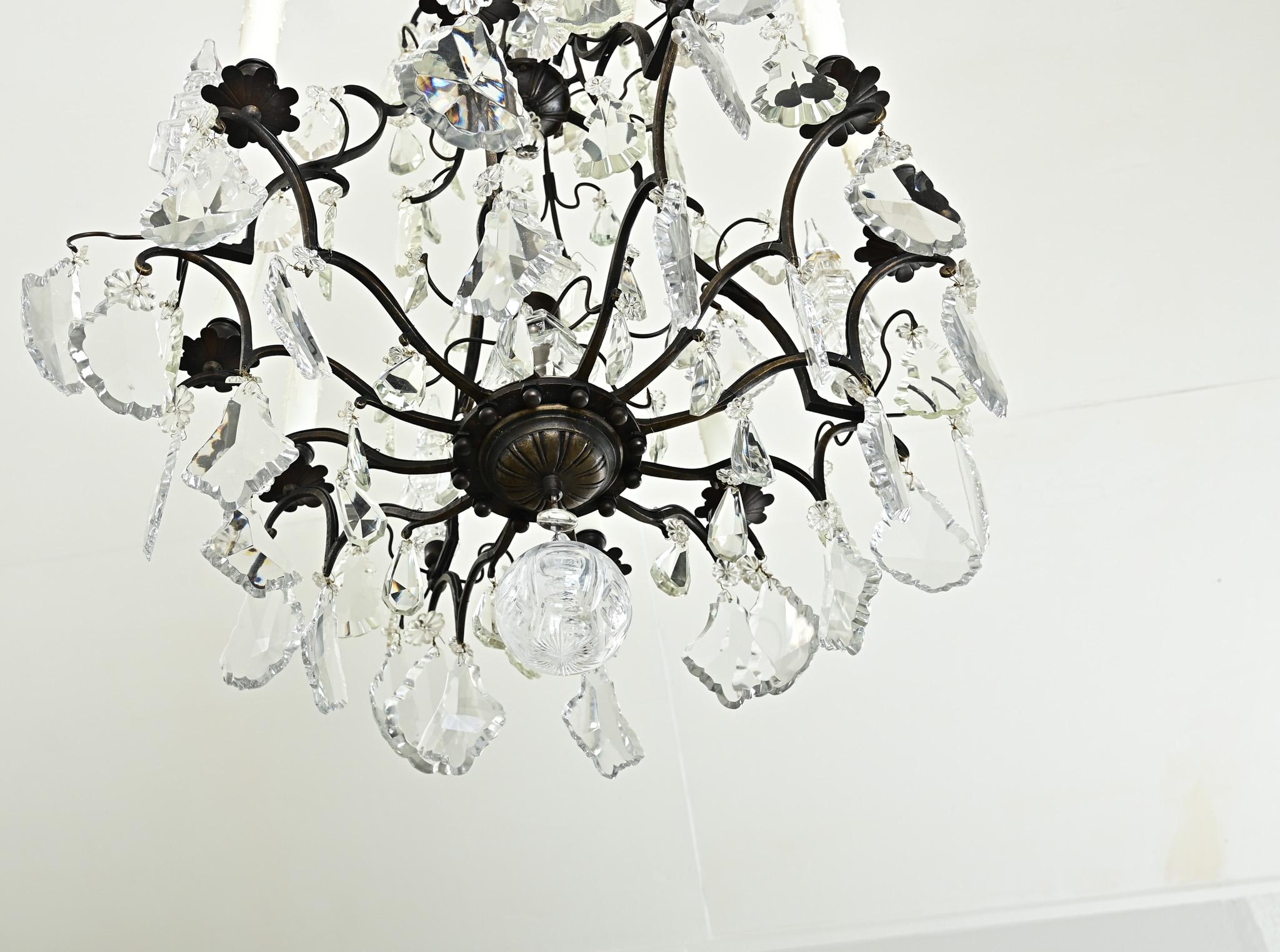 Lampadario di cristallo francese in stile Luigi XVI in vendita 4