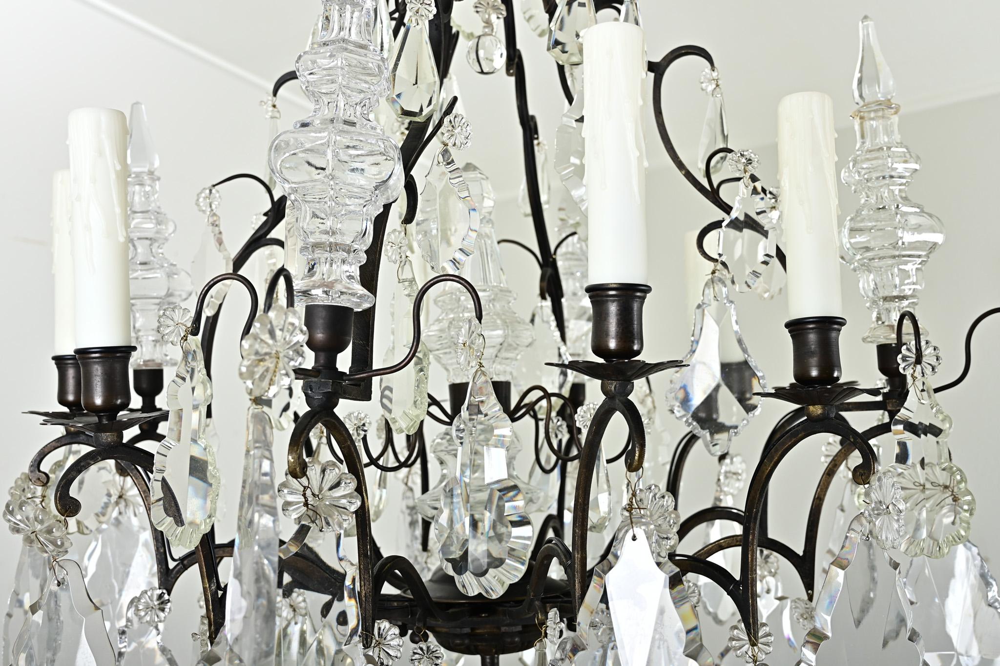 Lampadario di cristallo francese in stile Luigi XVI in vendita 5