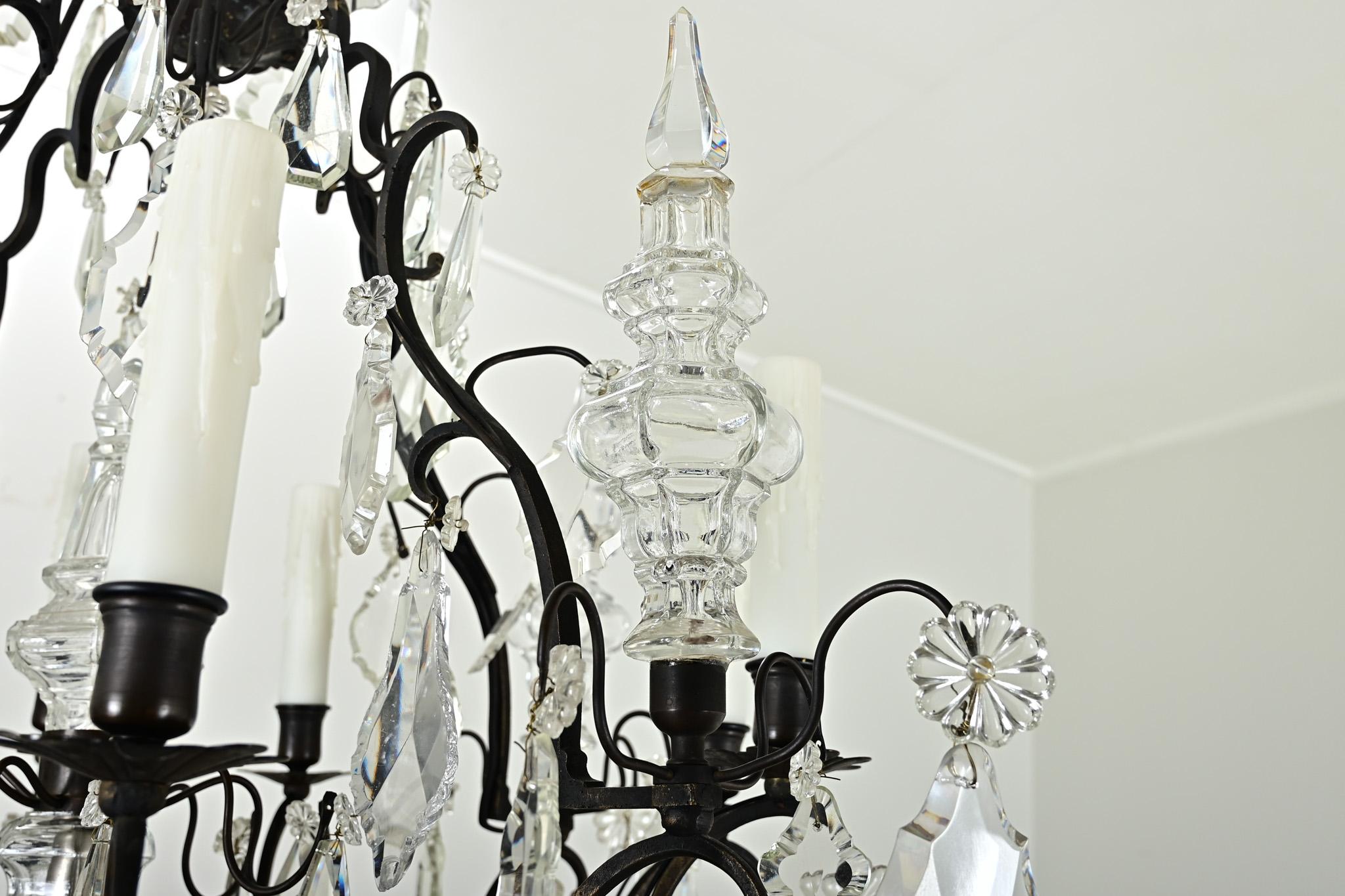 Lampadario di cristallo francese in stile Luigi XVI in vendita 7