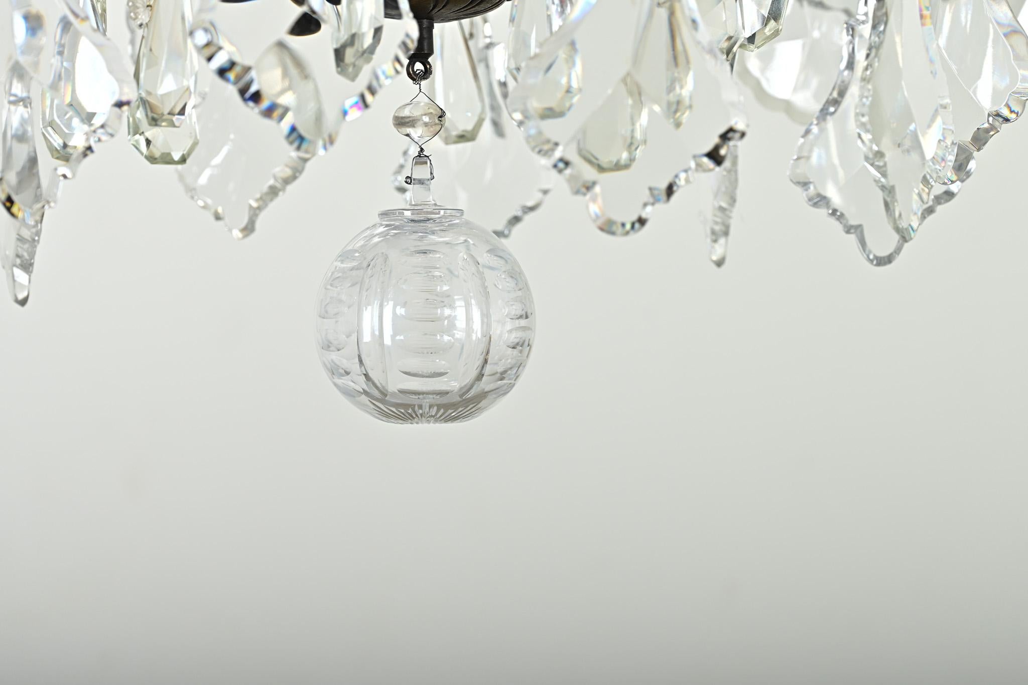 Lampadario di cristallo francese in stile Luigi XVI in vendita 8