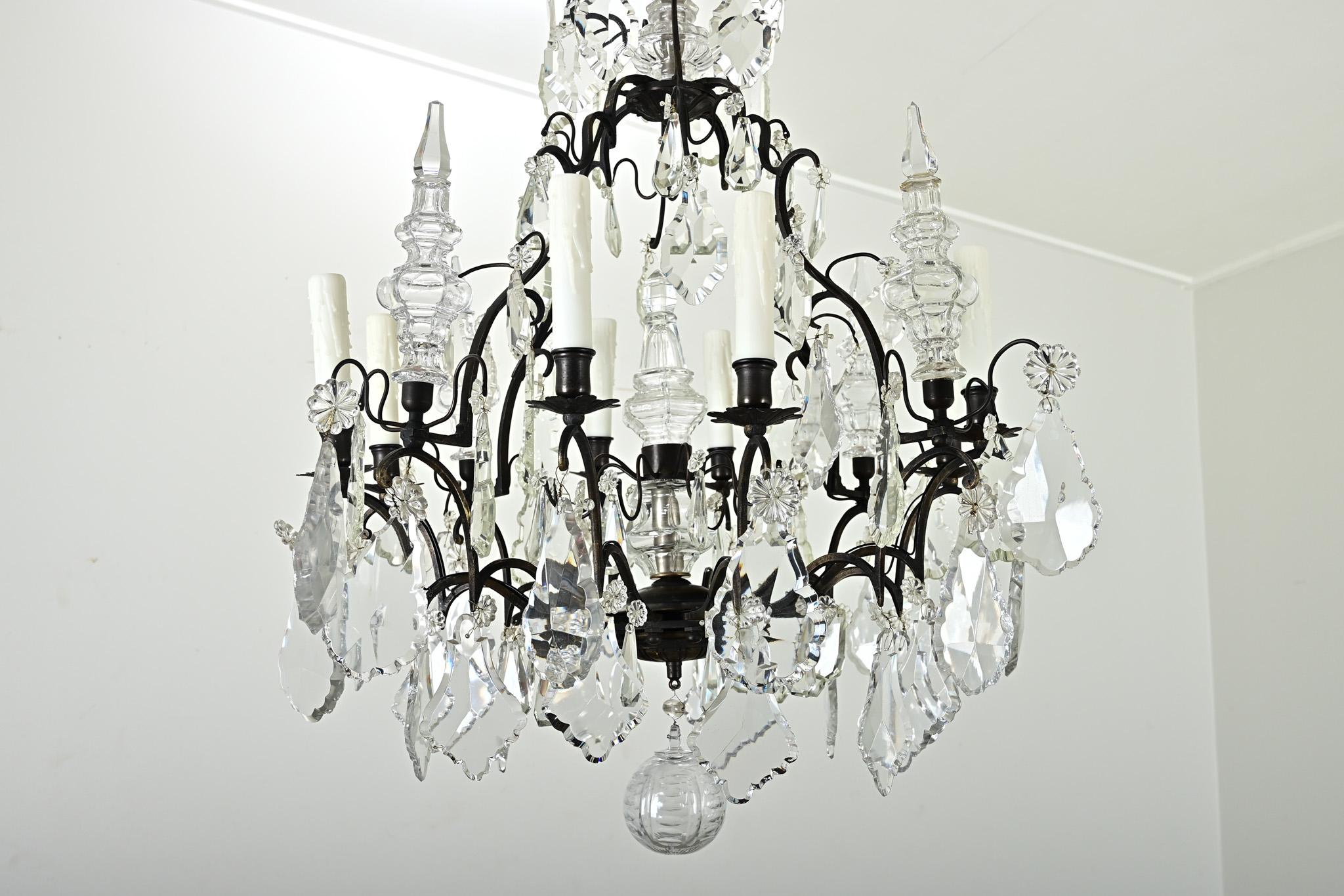 Lampadario di cristallo francese in stile Luigi XVI in vendita 9