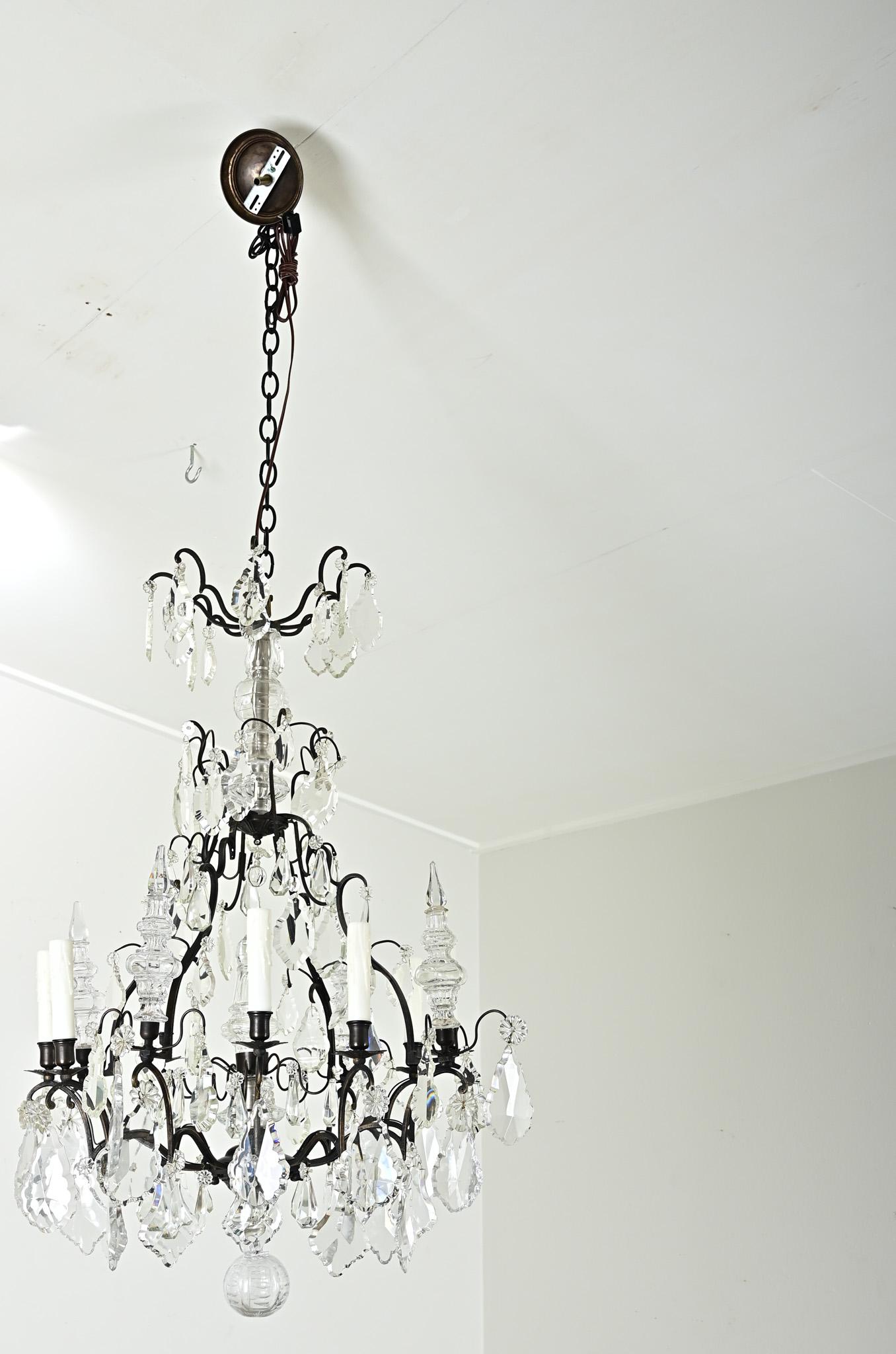 XX secolo Lampadario di cristallo francese in stile Luigi XVI in vendita