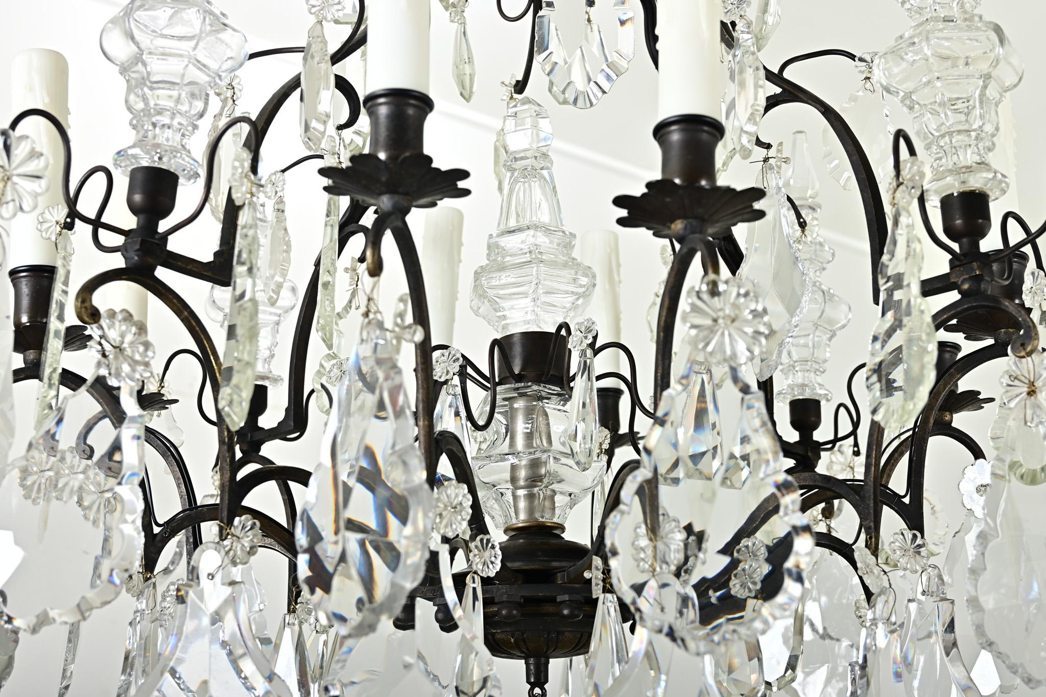 Lampadario di cristallo francese in stile Luigi XVI in vendita 1