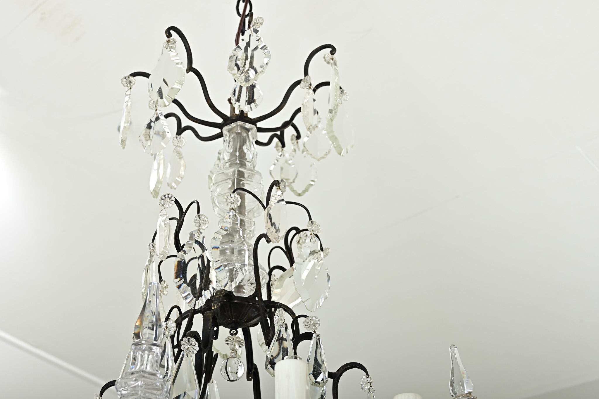 Lampadario di cristallo francese in stile Luigi XVI in vendita 2
